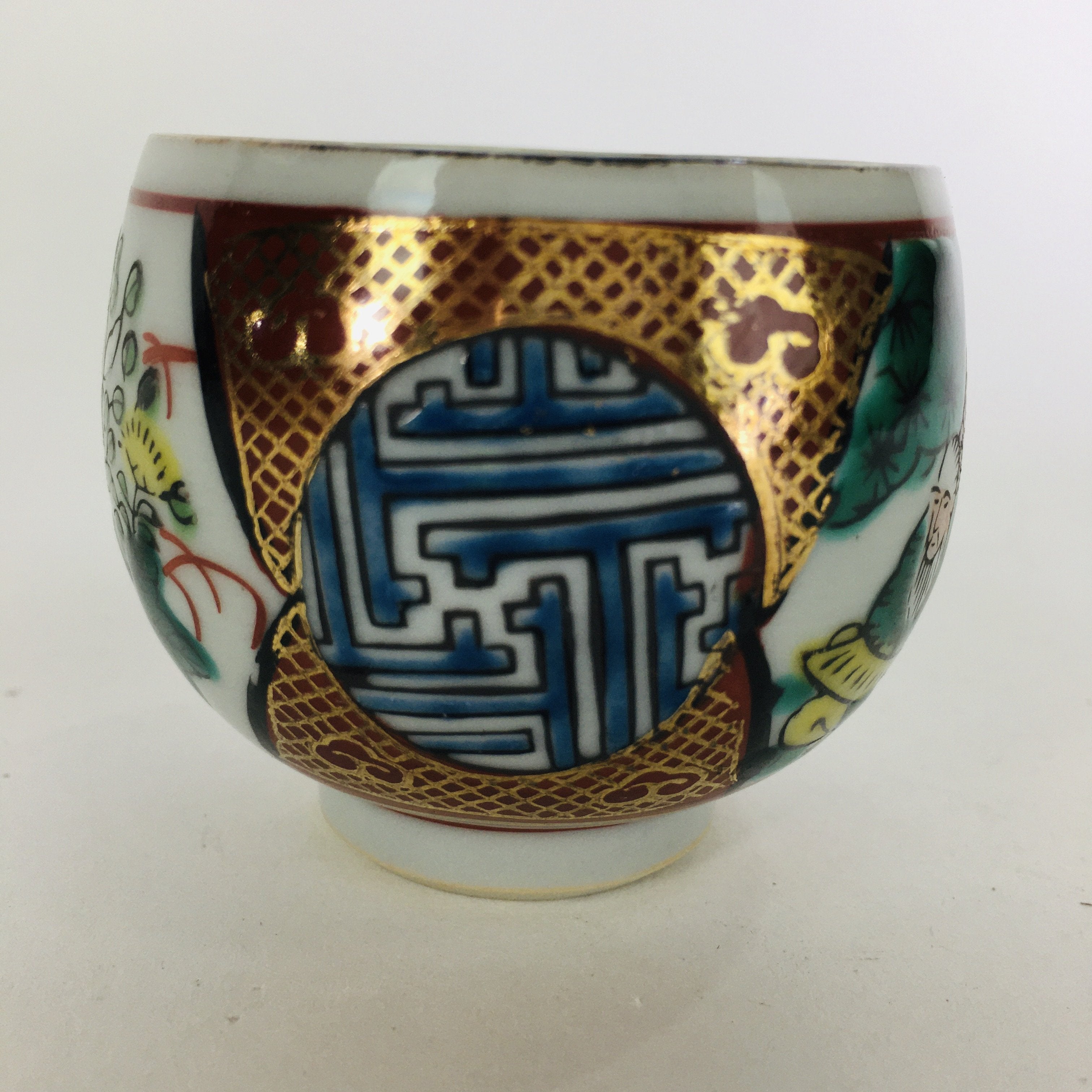 Japanese Porcelain Sake Cup Kutani ware Vtg Guinomi Ochoko Colorful Design GU893