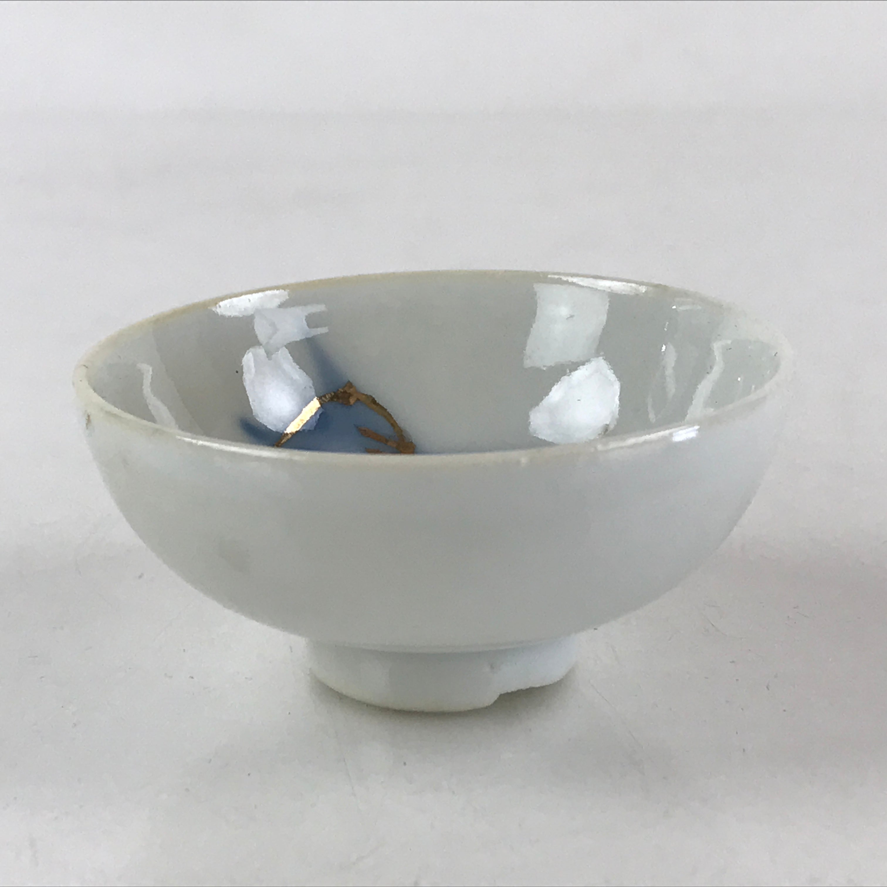 Japanese Porcelain Sake Cup Mountain Scenery Guinomi Ochoko Sakazuki White G68