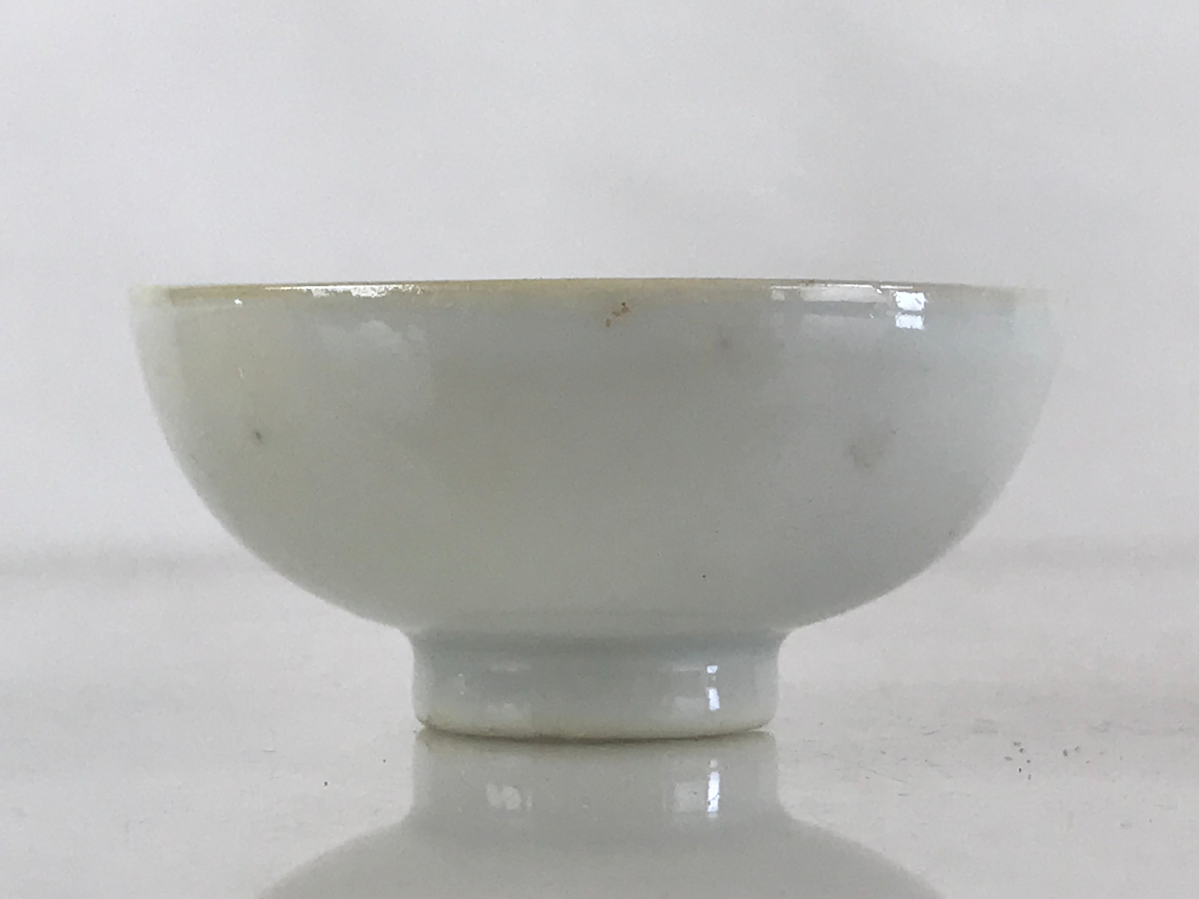 Japanese Porcelain Sake Cup Mountain Scenery Guinomi Ochoko Sakazuki White G68