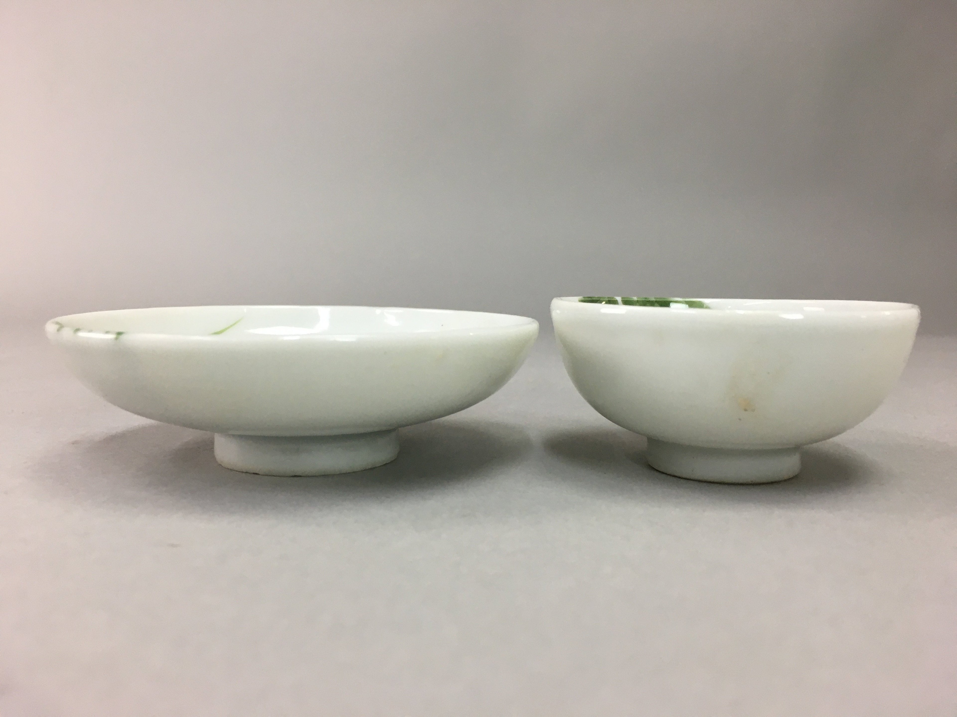 Japanese Porcelain Sake Cup Saucer Set Vtg Guinomi Sakazuki White Floral PP49