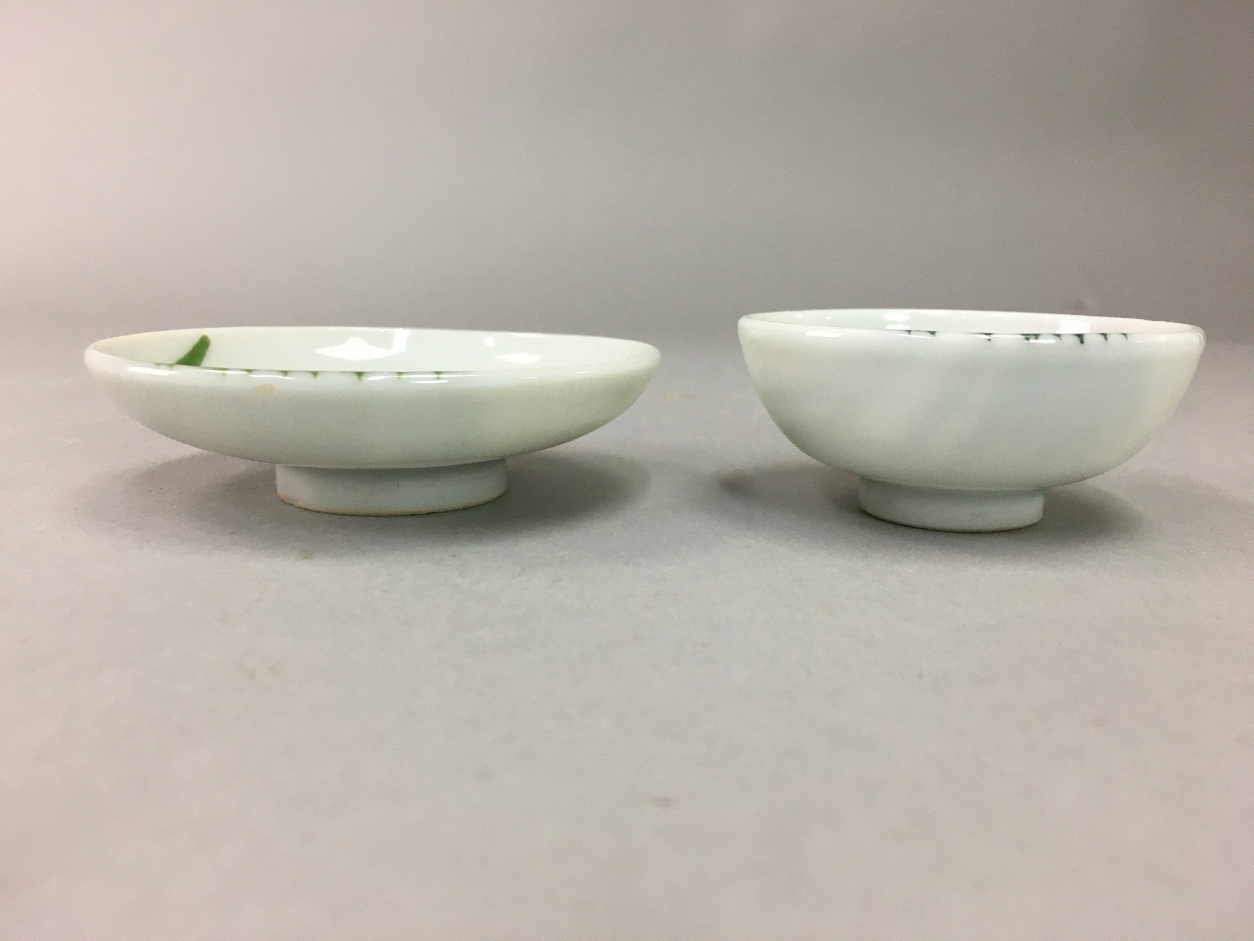 Japanese Porcelain Sake Cup Saucer Set Vtg Guinomi Sakazuki White Floral PP50