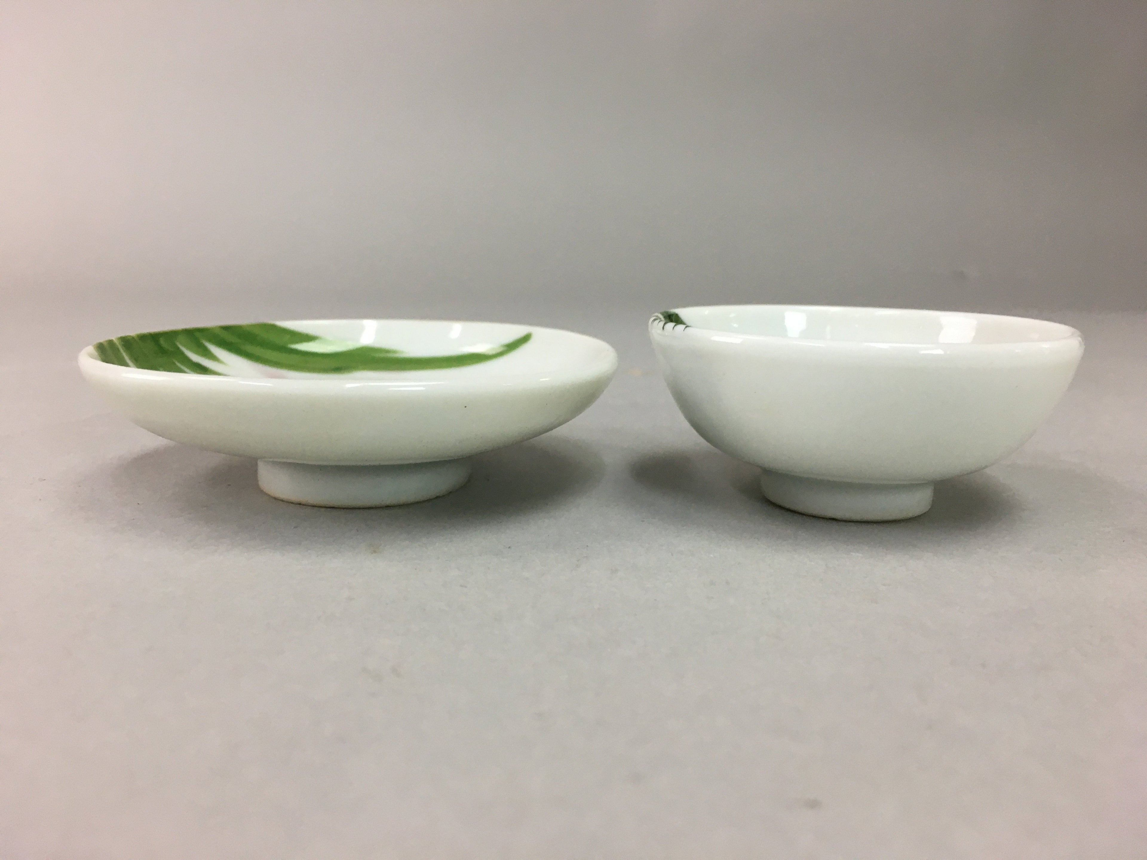 Japanese Porcelain Sake Cup Saucer Set Vtg Guinomi Sakazuki White Floral PP50