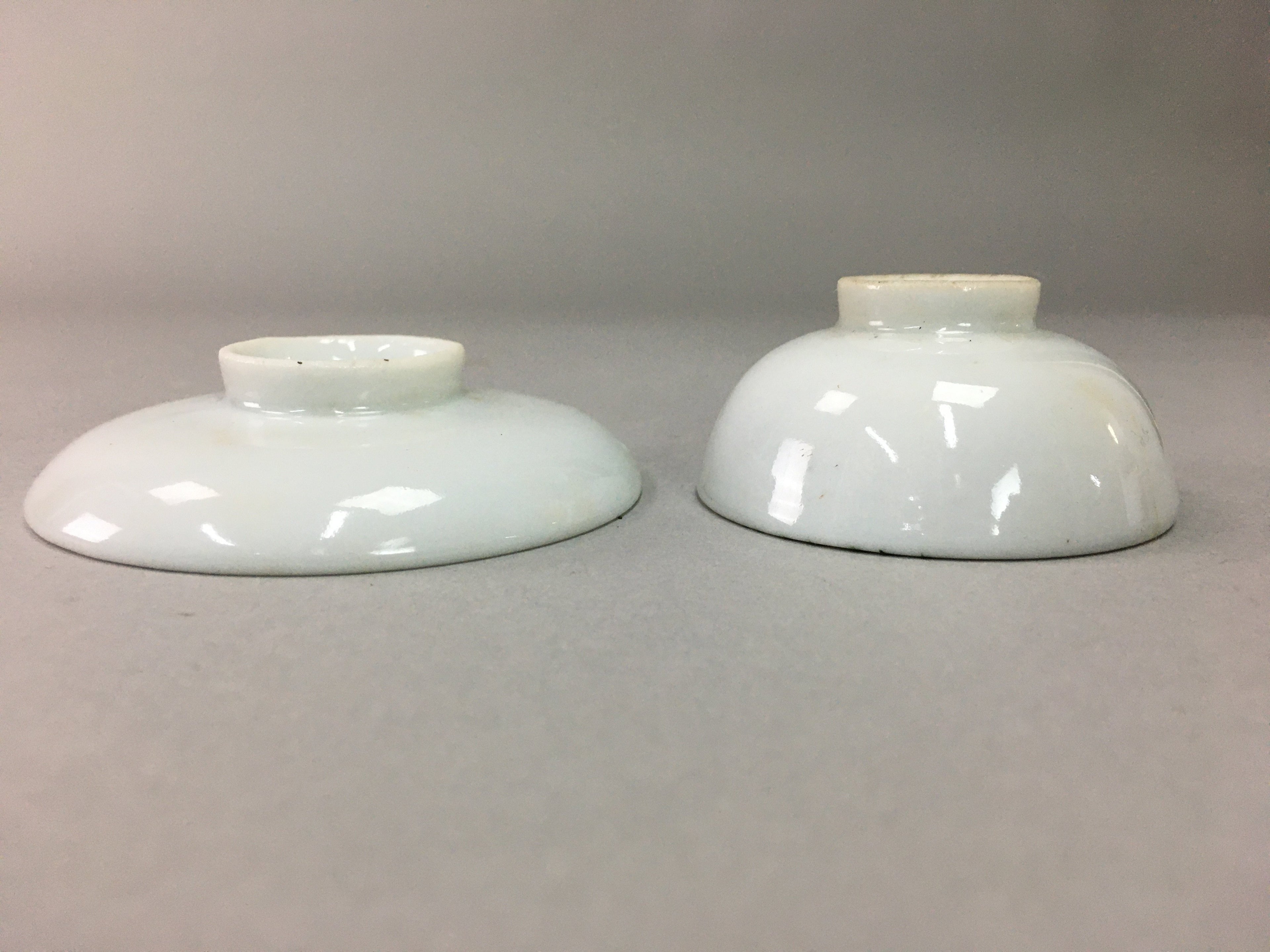 Japanese Porcelain Sake Cup Saucer Set Vtg Guinomi Sakazuki White Floral PP51