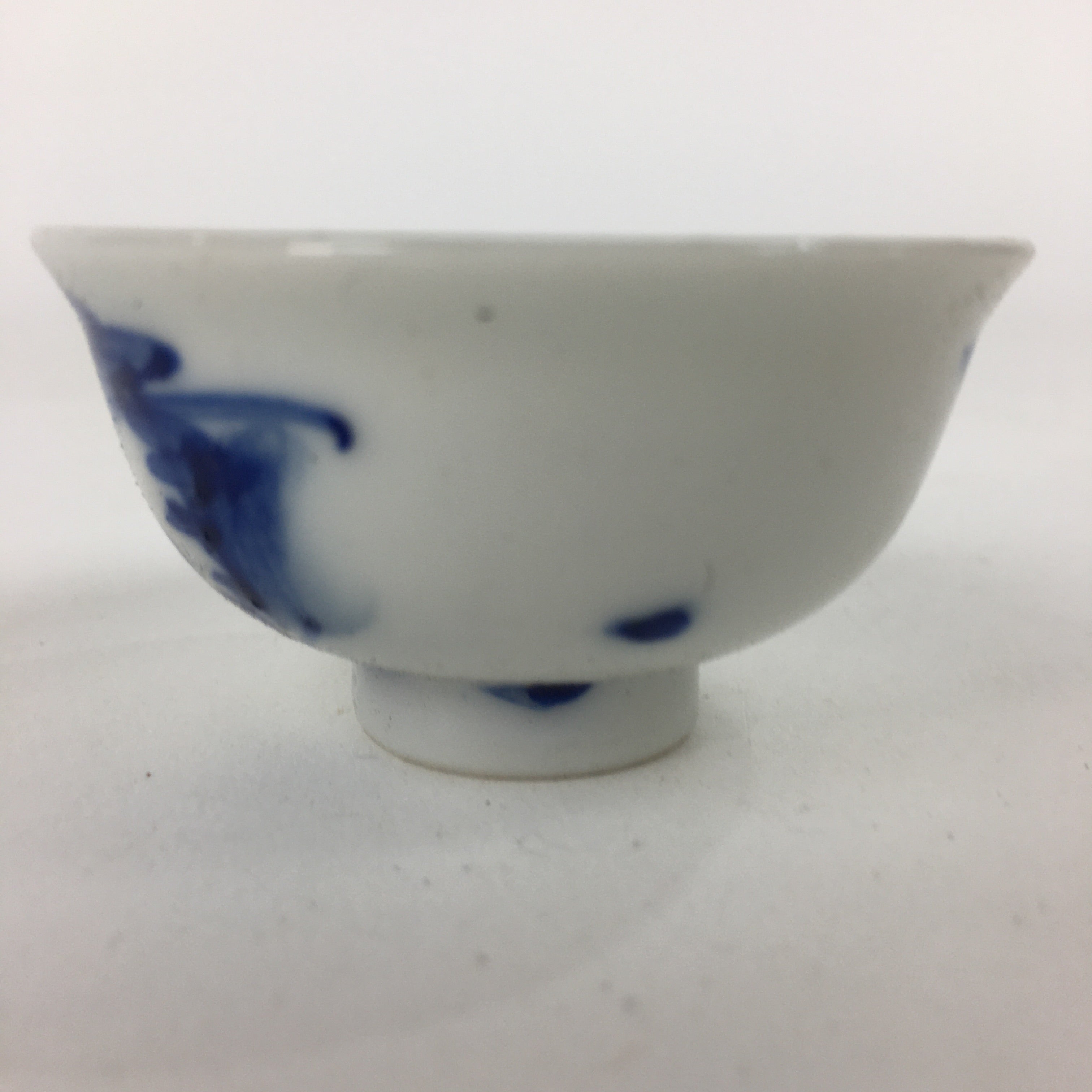 Japanese Porcelain Sake Cup Vtg Blue Design White Guinomi Ochoko G28