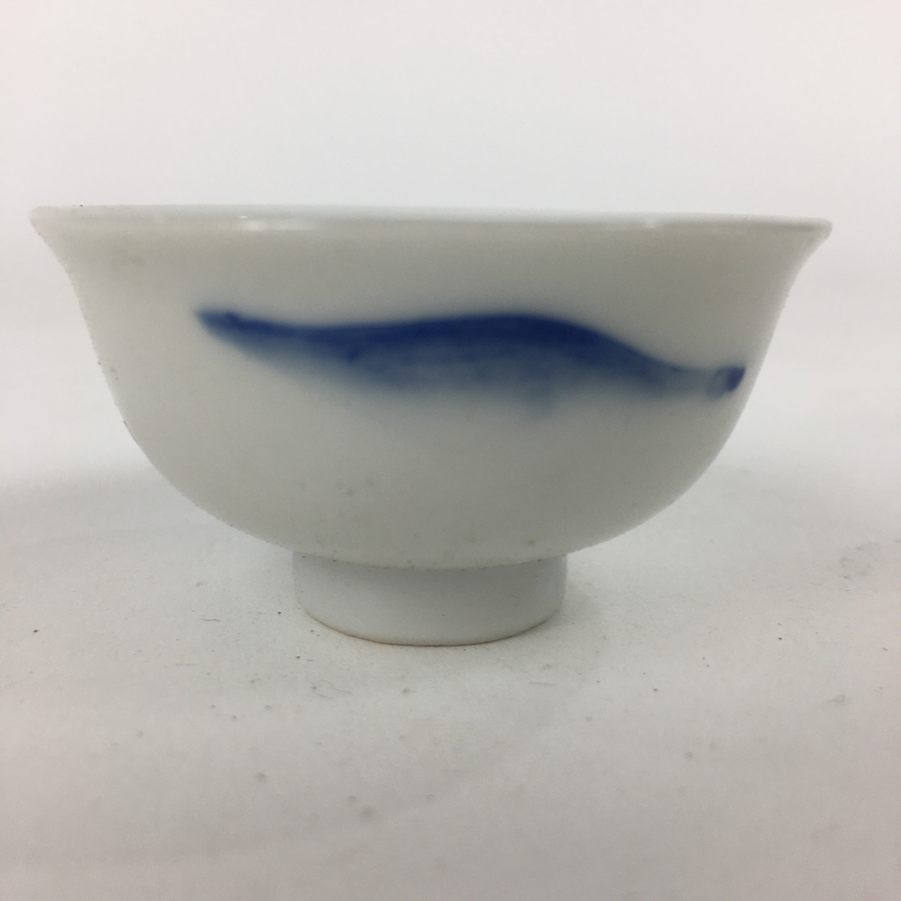 Japanese Porcelain Sake Cup Vtg Blue Design White Guinomi Ochoko G28
