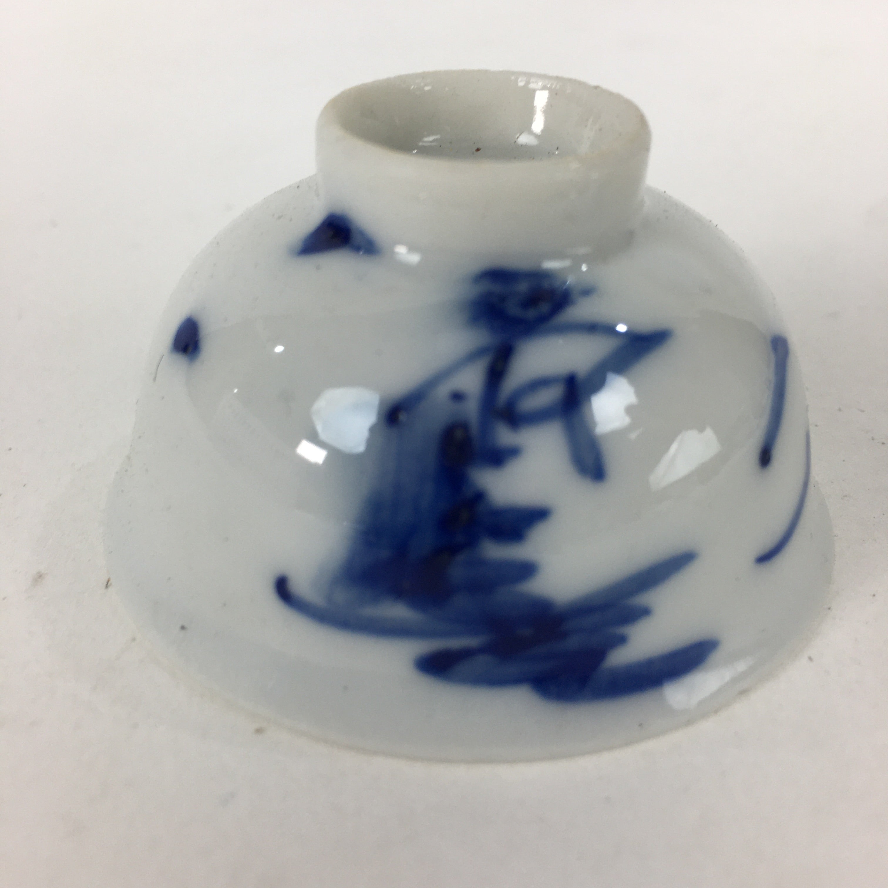 Japanese Porcelain Sake Cup Vtg Blue Design White Guinomi Ochoko G28