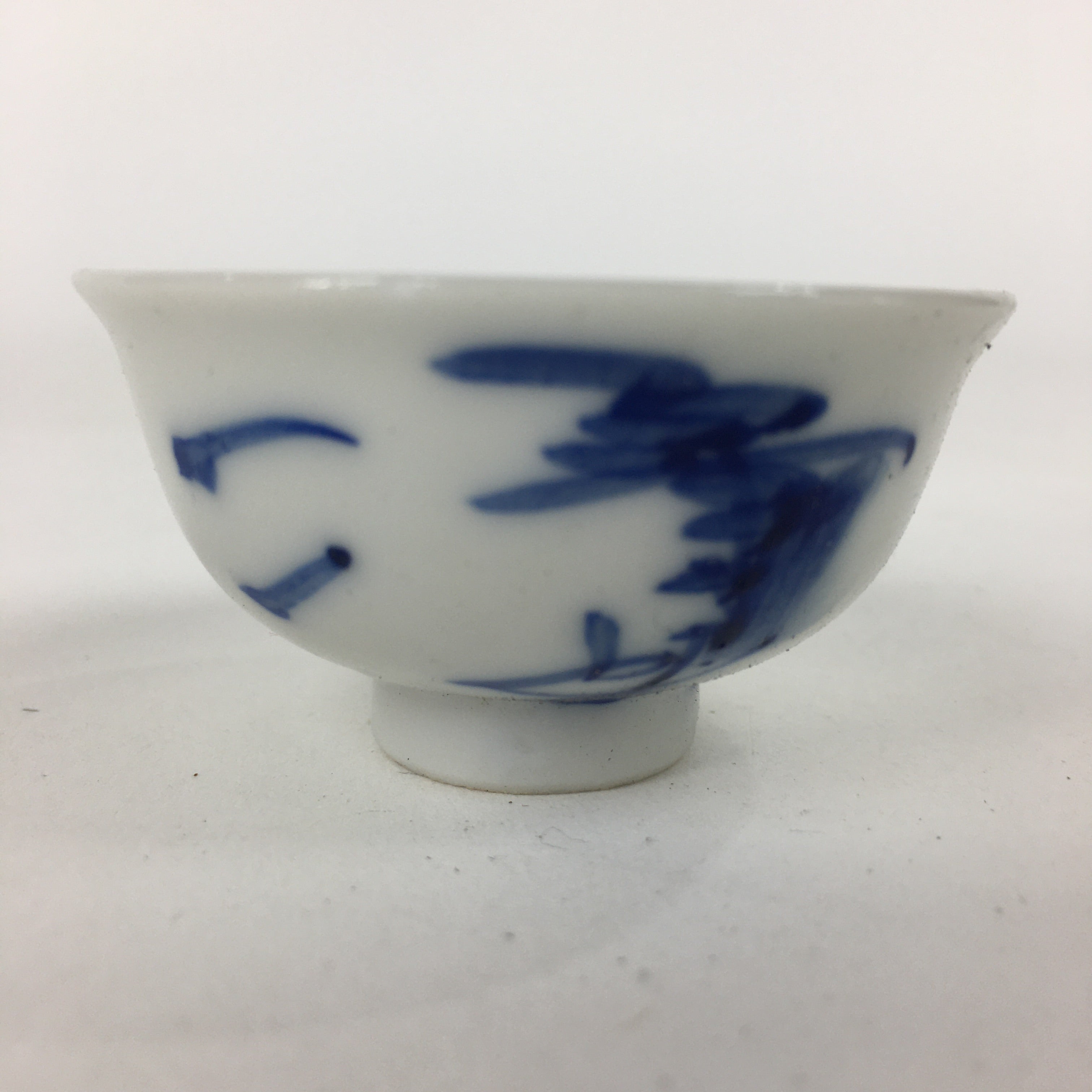 Japanese Porcelain Sake Cup Vtg Blue Design White Guinomi Ochoko G28