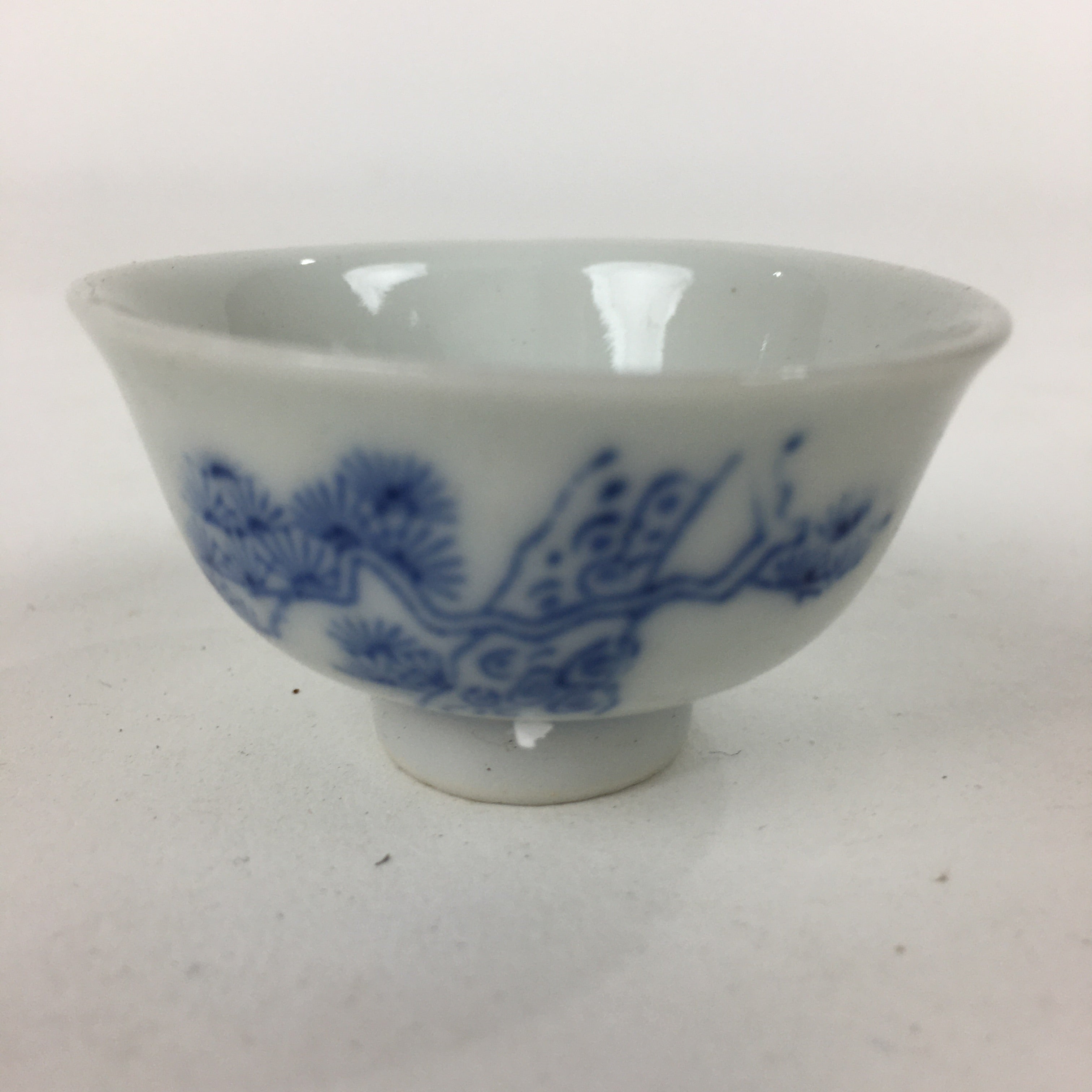 Japanese Porcelain Sake Cup Vtg Blue Pine Tree Design Guinomi Ochoko G37