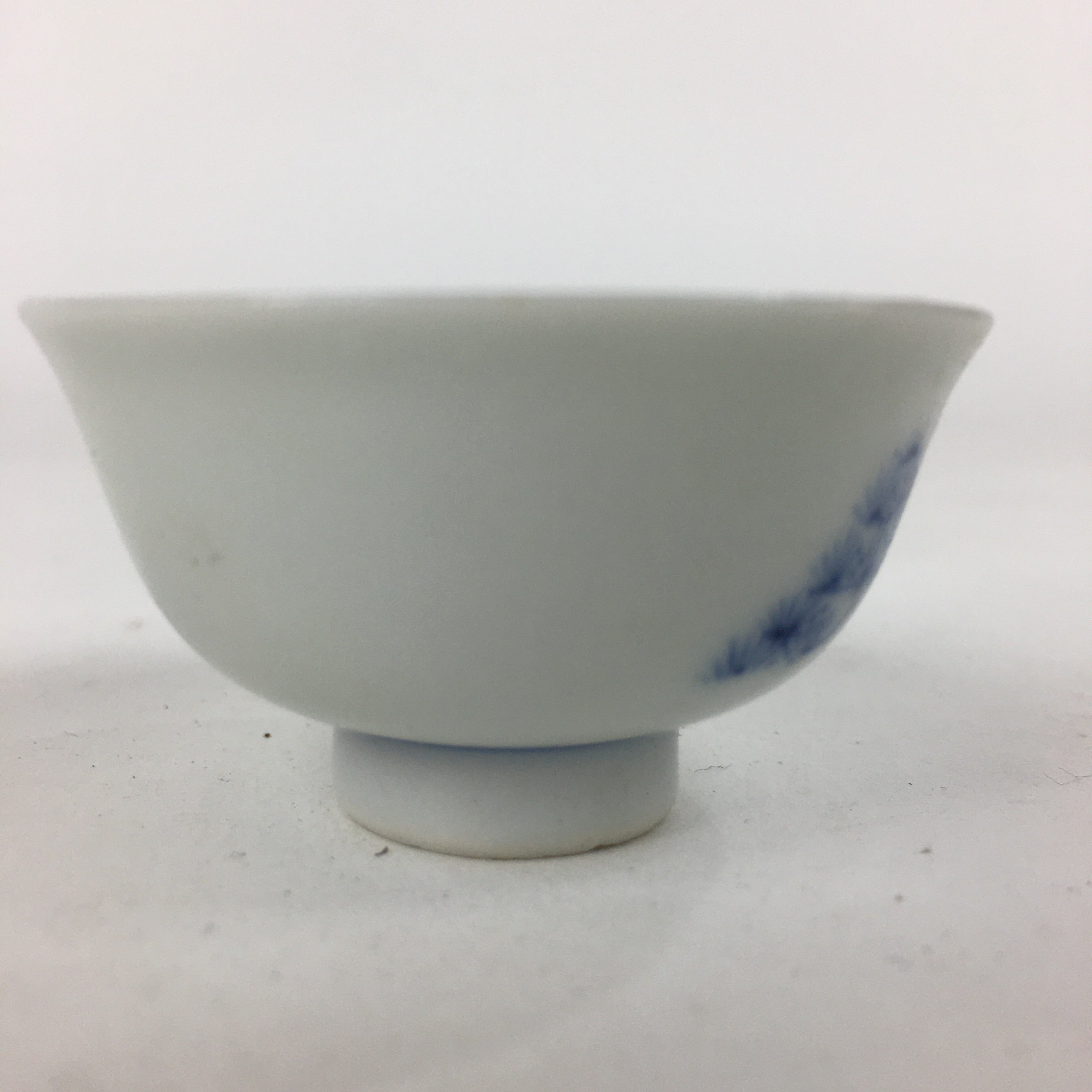Japanese Porcelain Sake Cup Vtg Blue Pine Tree Design Guinomi Ochoko G37