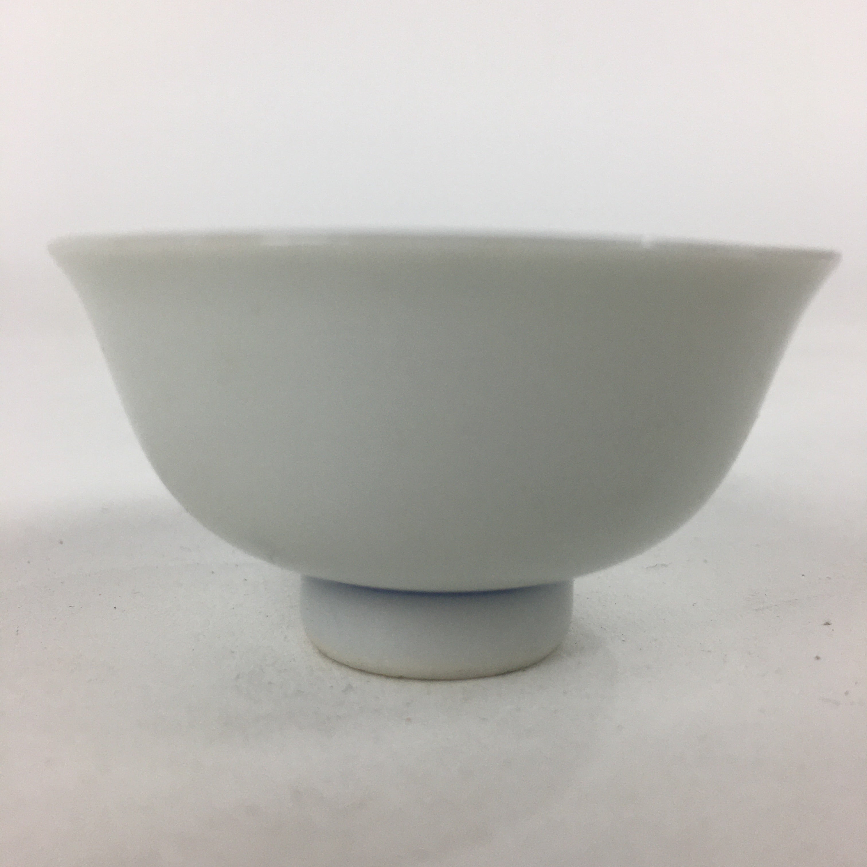 Japanese Porcelain Sake Cup Vtg Blue Pine Tree Design Guinomi Ochoko G37