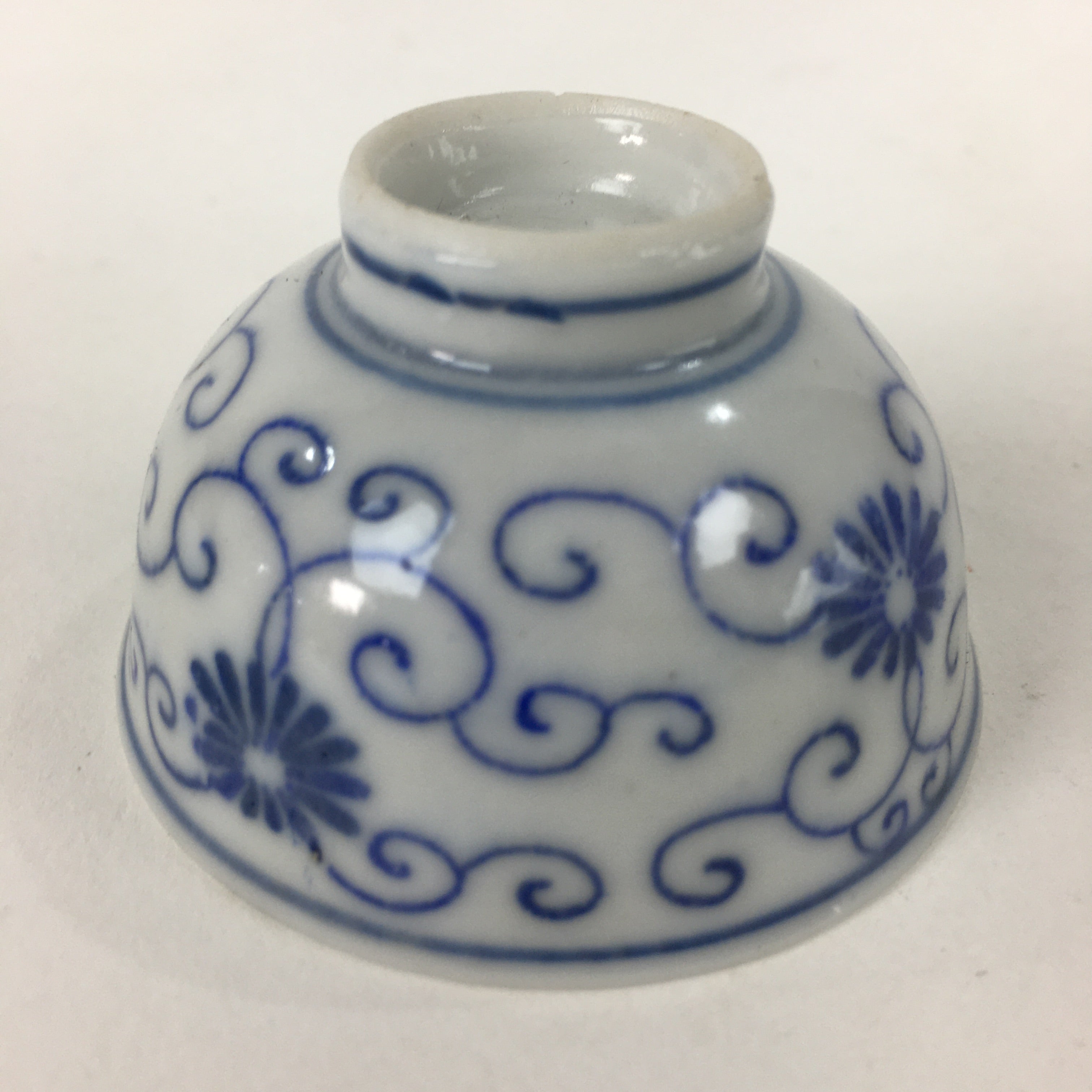 Japanese Porcelain Sake Cup Vtg Blue Sometsuke Design Guinomi Ochoko G16