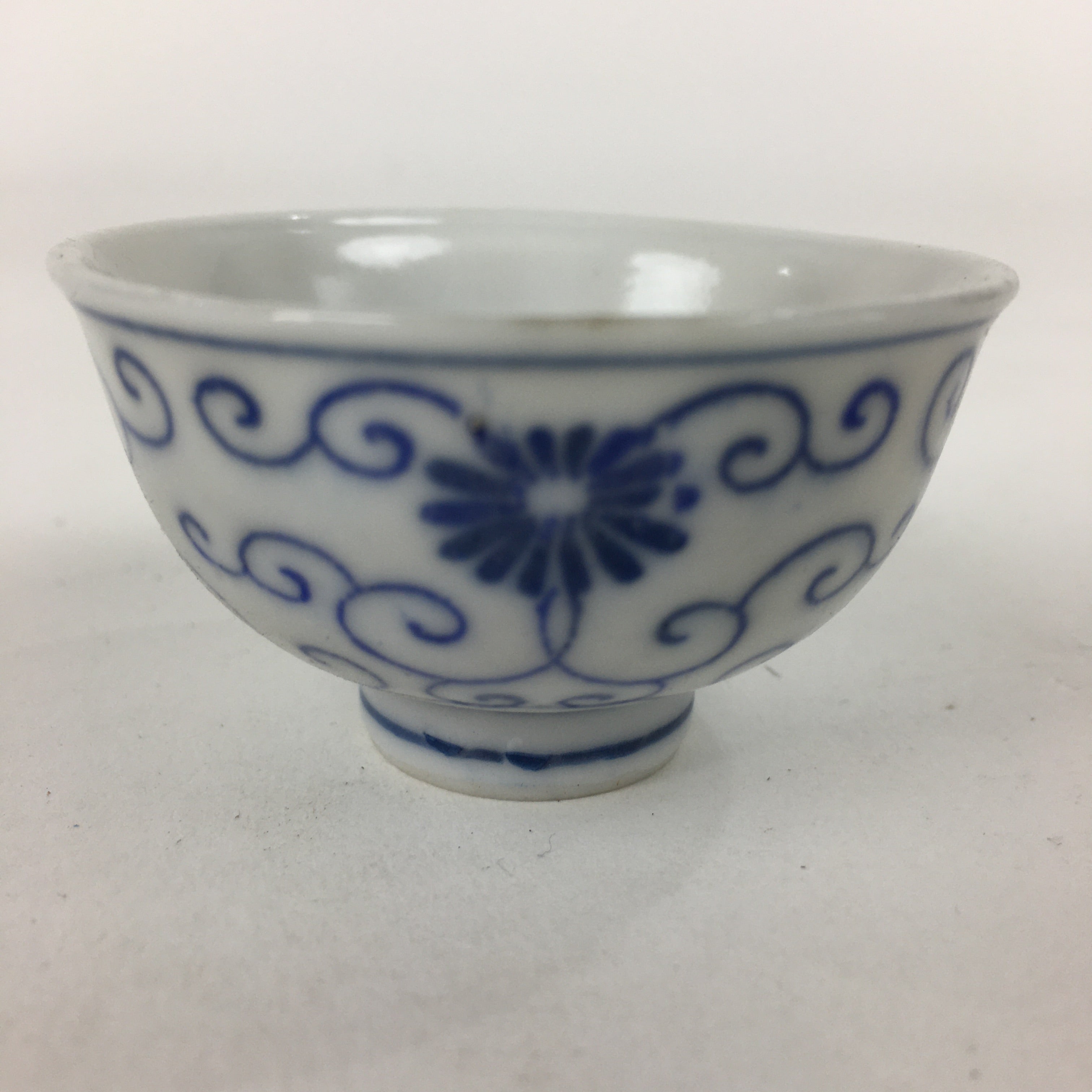 Japanese Porcelain Sake Cup Vtg Blue Sometsuke Design Guinomi Ochoko G16