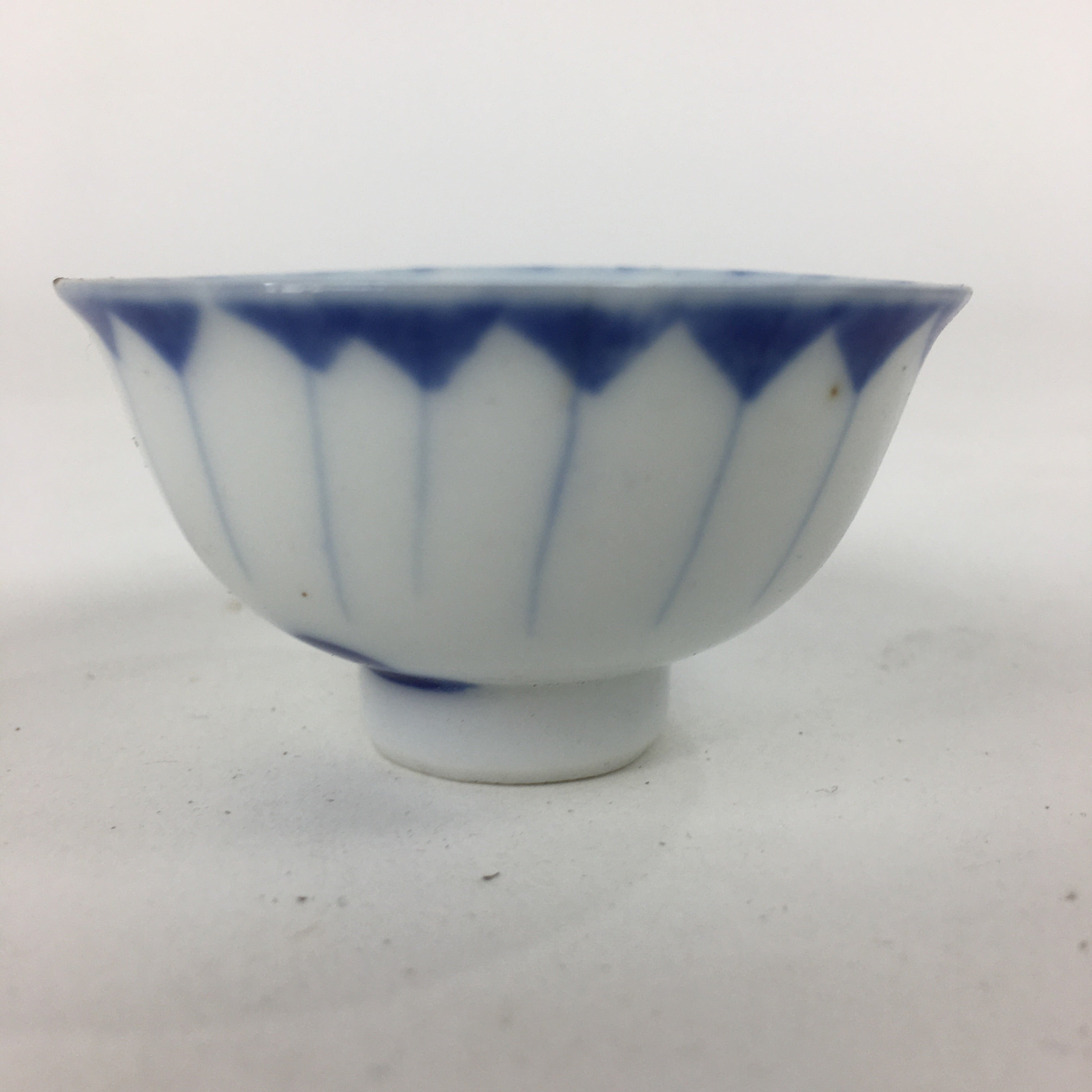 Japanese Porcelain Sake Cup Vtg Blue Sometsuke White Guinomi Ochoko G29