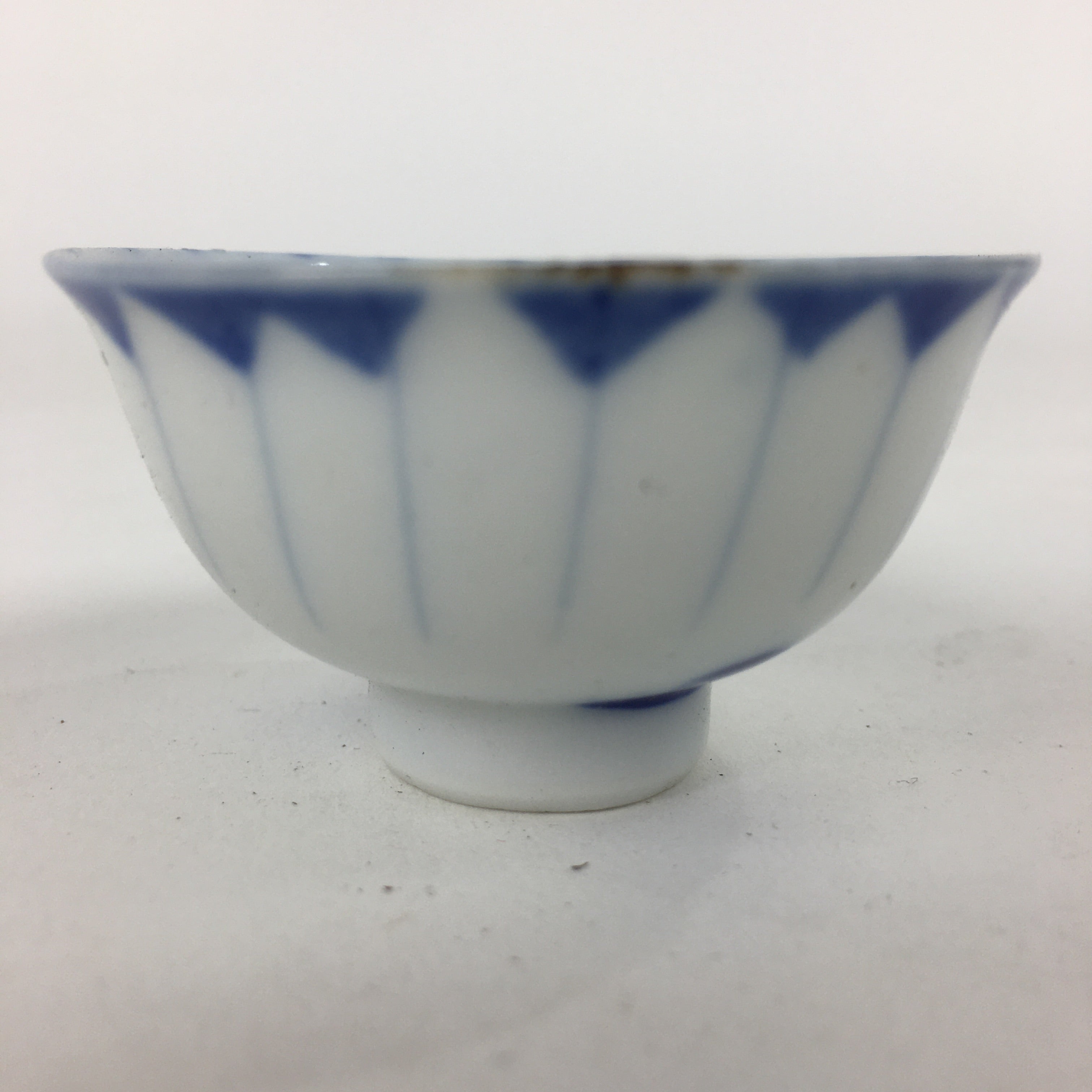 Japanese Porcelain Sake Cup Vtg Blue Sometsuke White Guinomi Ochoko G29