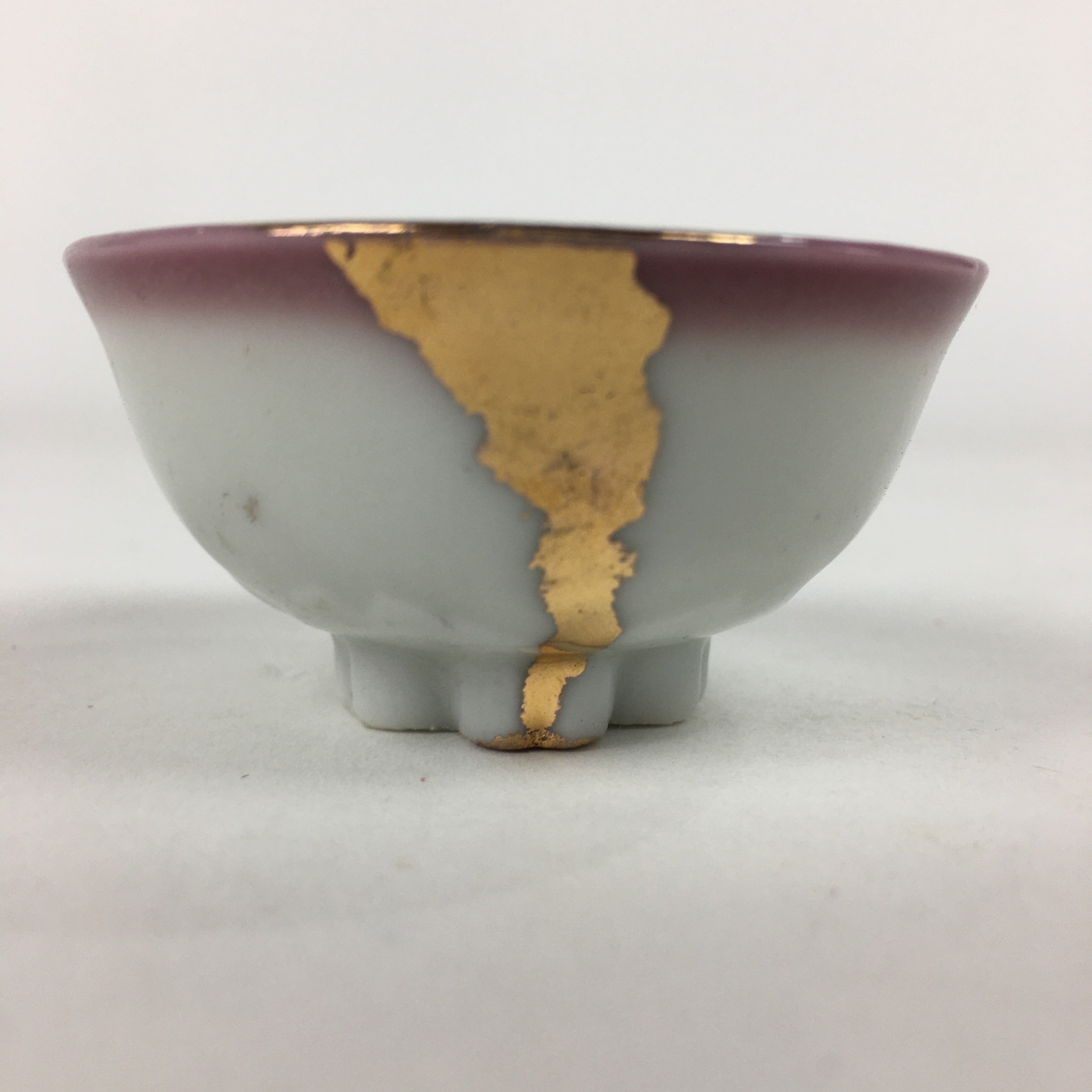 Japanese Porcelain Sake Cup Vtg Dharma White Flower Bottom Guinomi Ochoko G12