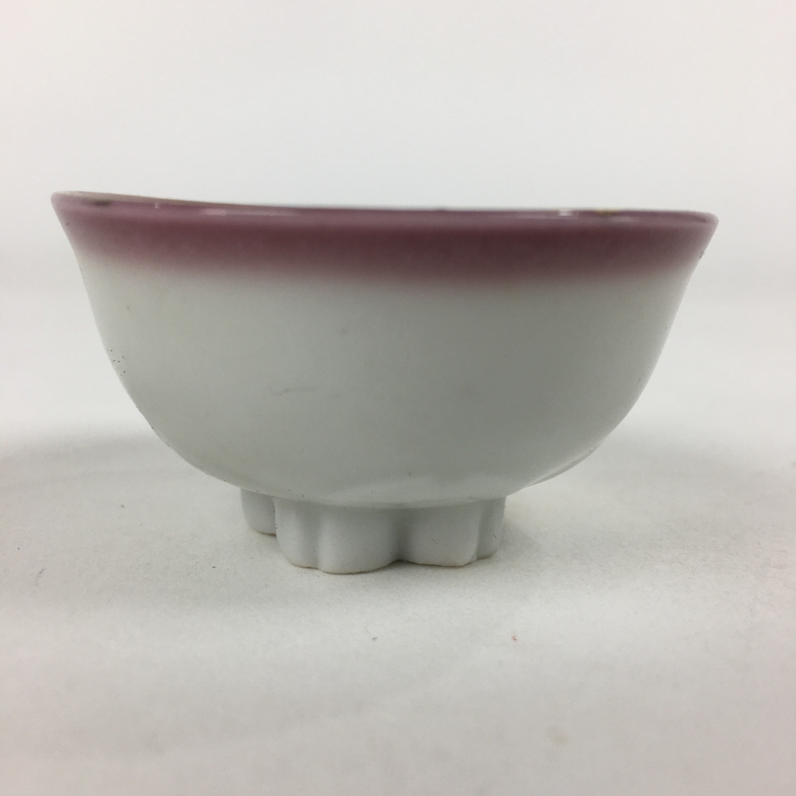 Japanese Porcelain Sake Cup Vtg Dharma White Flower Bottom Guinomi Ochoko G12