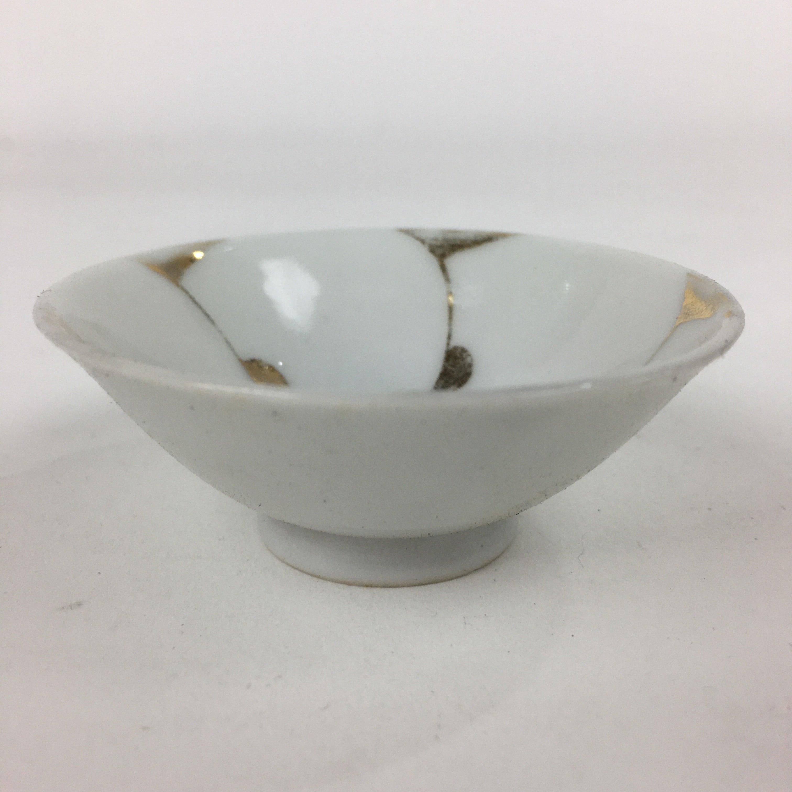 Japanese Porcelain Sake Cup Vtg Golden Chrysanthemum Sakazuki Ochoko G20