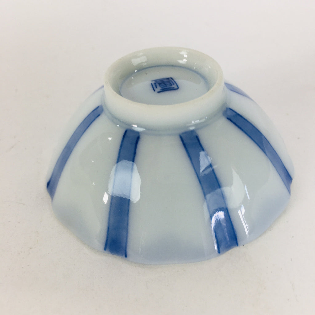 Japanese Porcelain Sake Cup Vtg Guinomi Ochoko Blue White Flower Design GU961