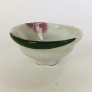 Japanese Porcelain Sake Cup Vtg Guinomi Ochoko Flower Shape Bottom Design GU965