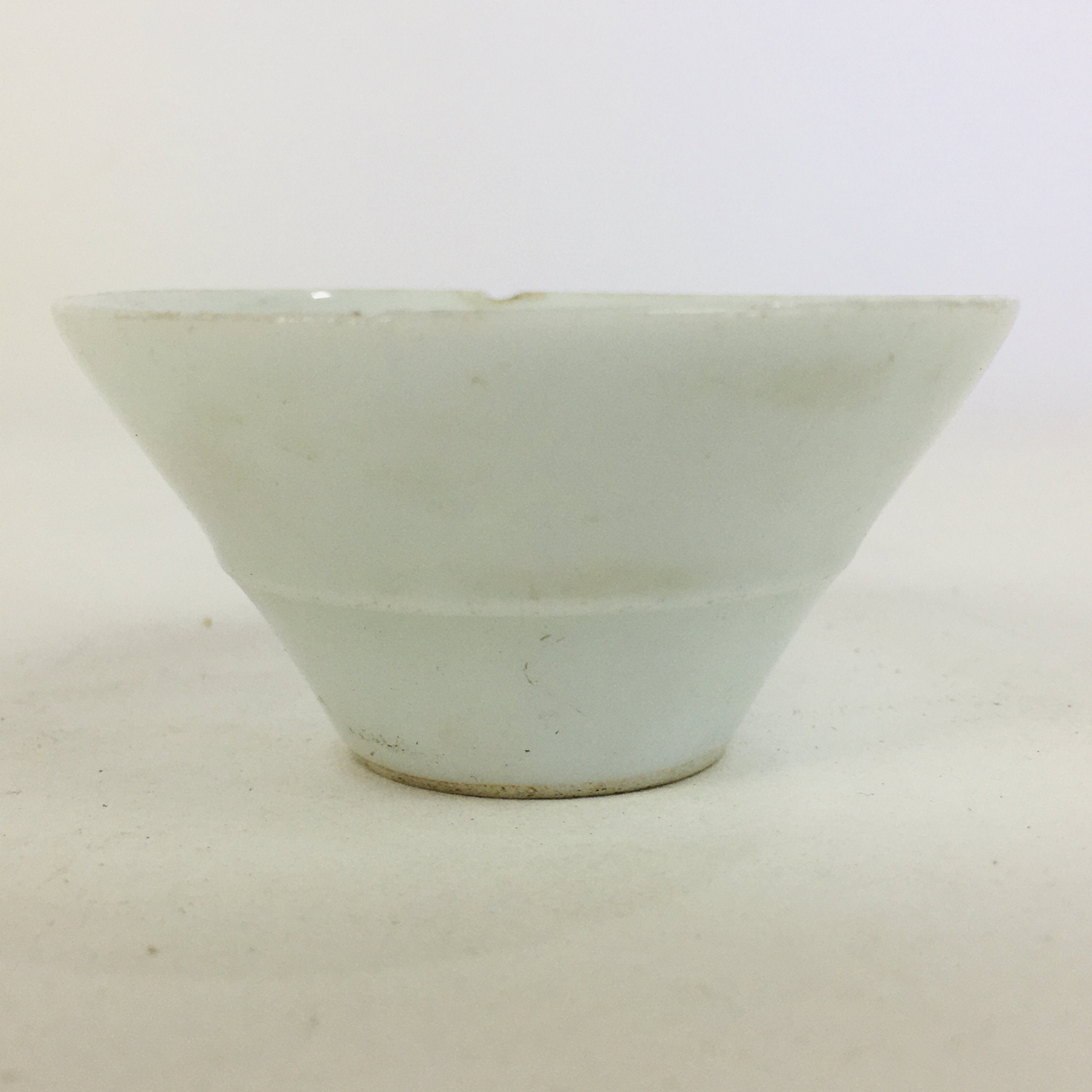 Japanese Porcelain Sake Cup Vtg Guinomi Ochoko White Plum Blossom Design GU960