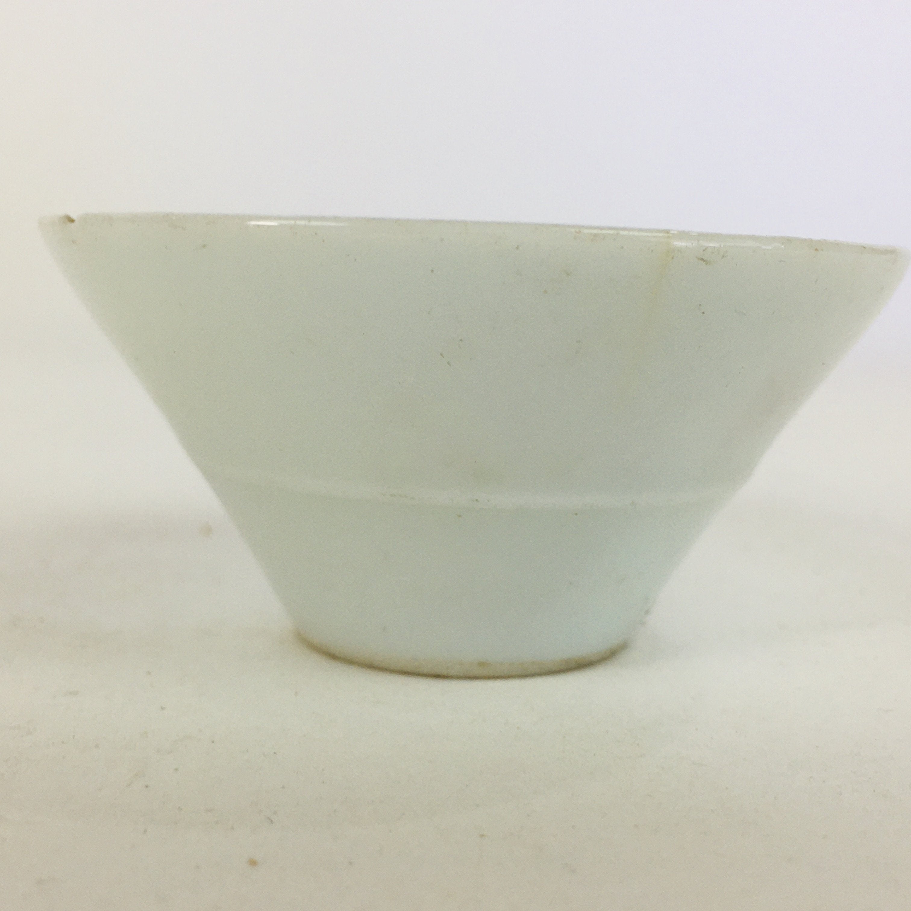 Japanese Porcelain Sake Cup Vtg Guinomi Ochoko White Plum Blossom Design GU960