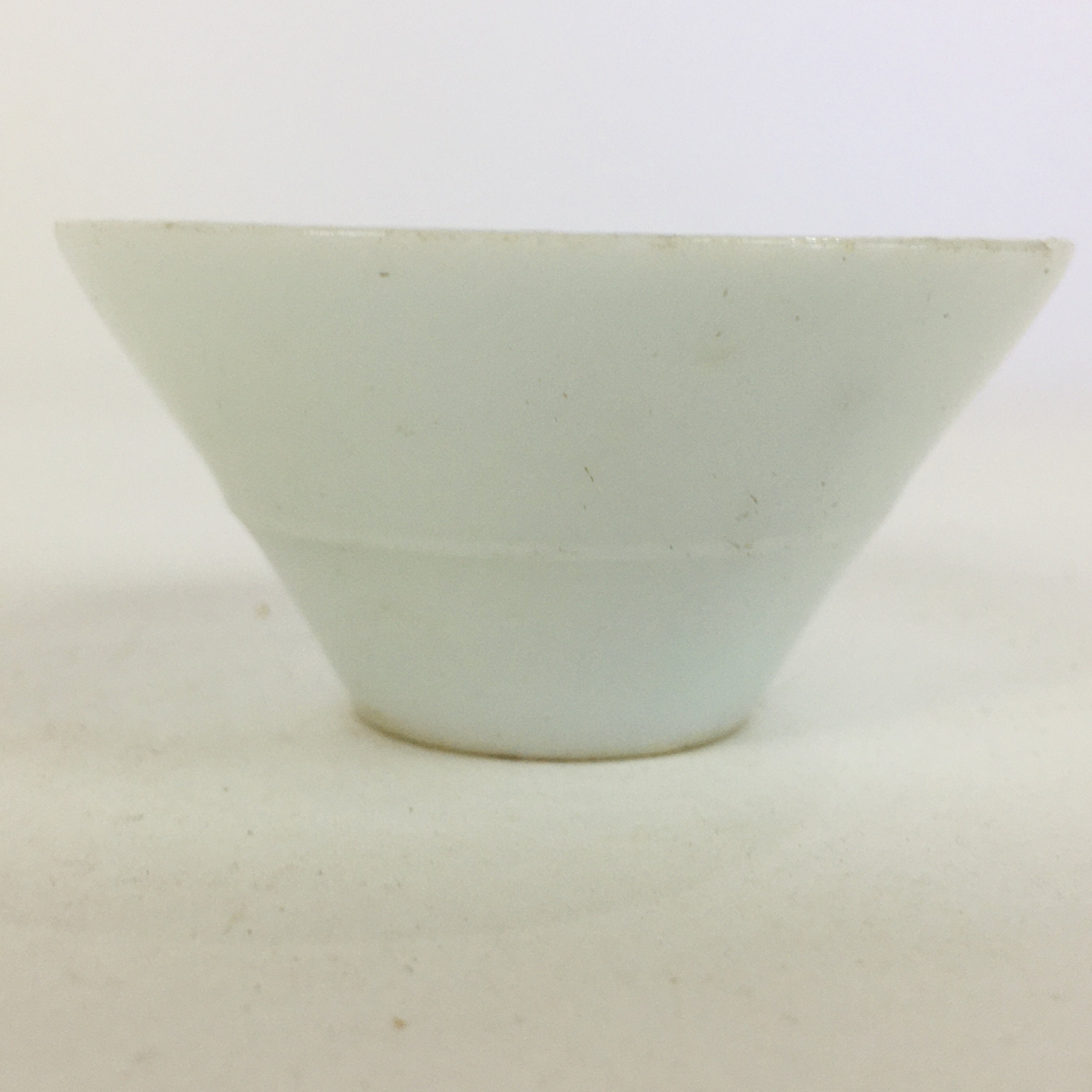 Japanese Porcelain Sake Cup Vtg Guinomi Ochoko White Plum Blossom Design GU960