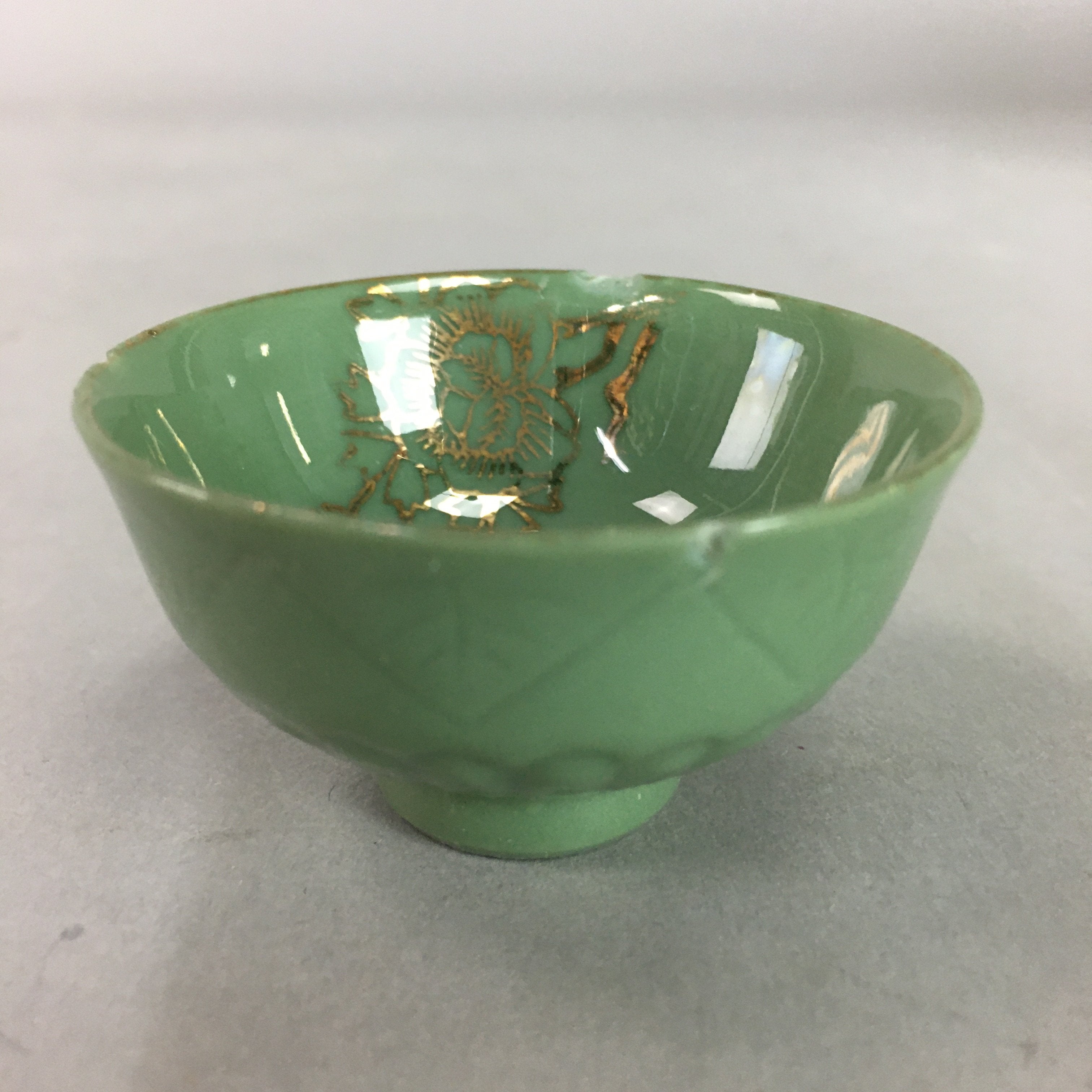 Japanese Porcelain Sake Cup Vtg Guinomi Sakazuki Celadon Green Kanji Gold GU684