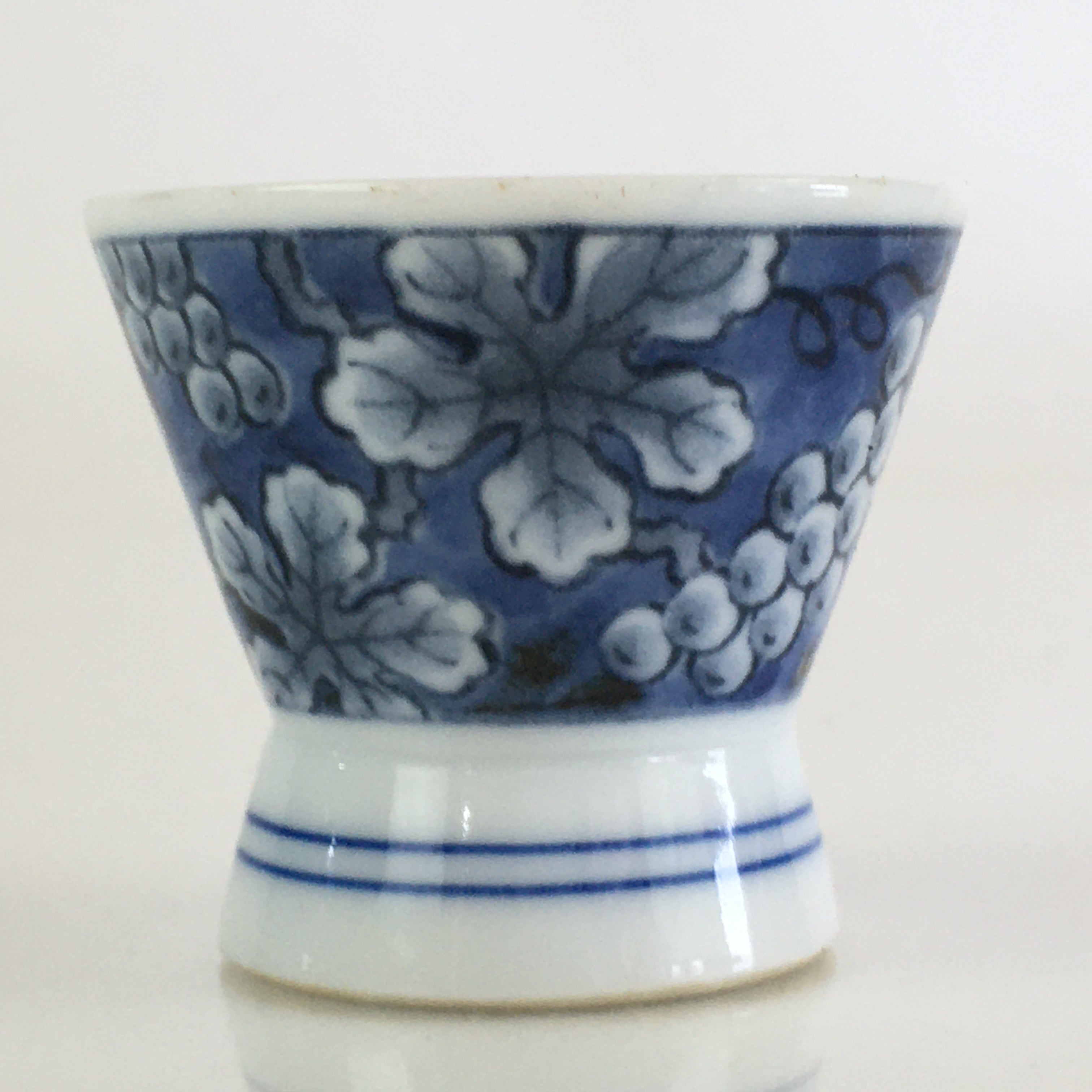 Japanese Porcelain Sake Cup Vtg Guinomi Sakazuki White Sometsuke QT150