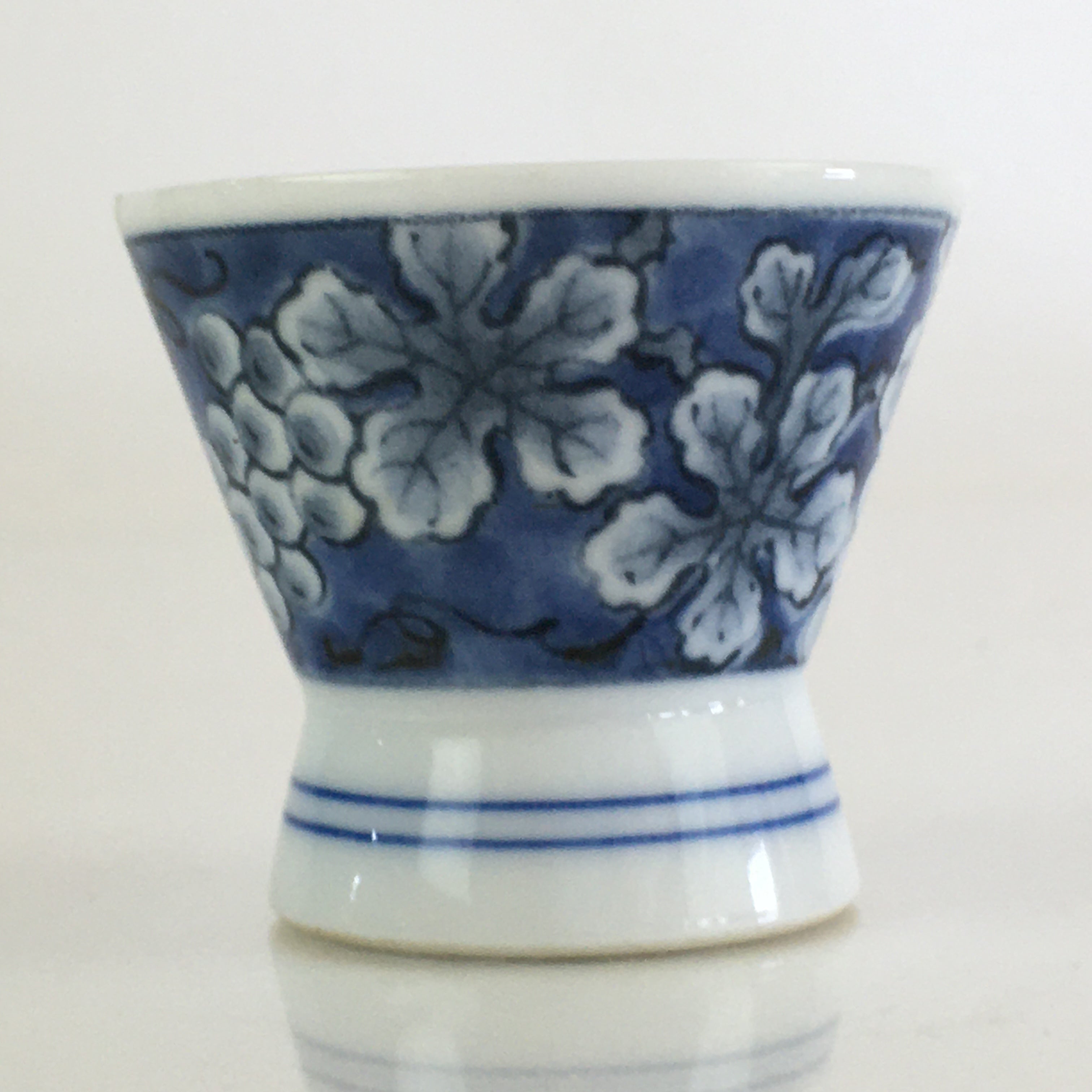 Japanese Porcelain Sake Cup Vtg Guinomi Sakazuki White Sometsuke QT150