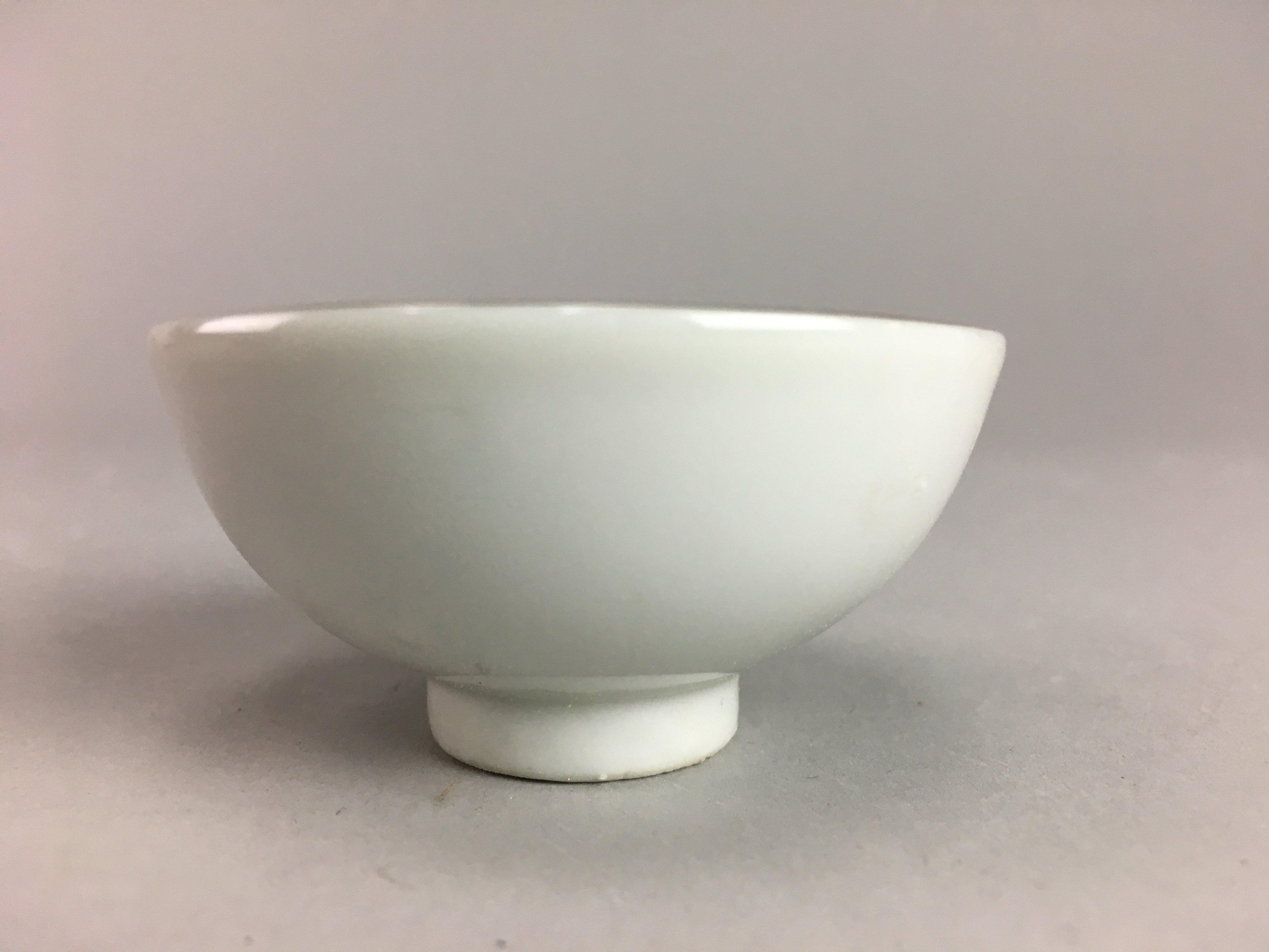 Japanese Porcelain Sake Cup Vtg Guinomi White Gold Leaf Hand Painted GU358