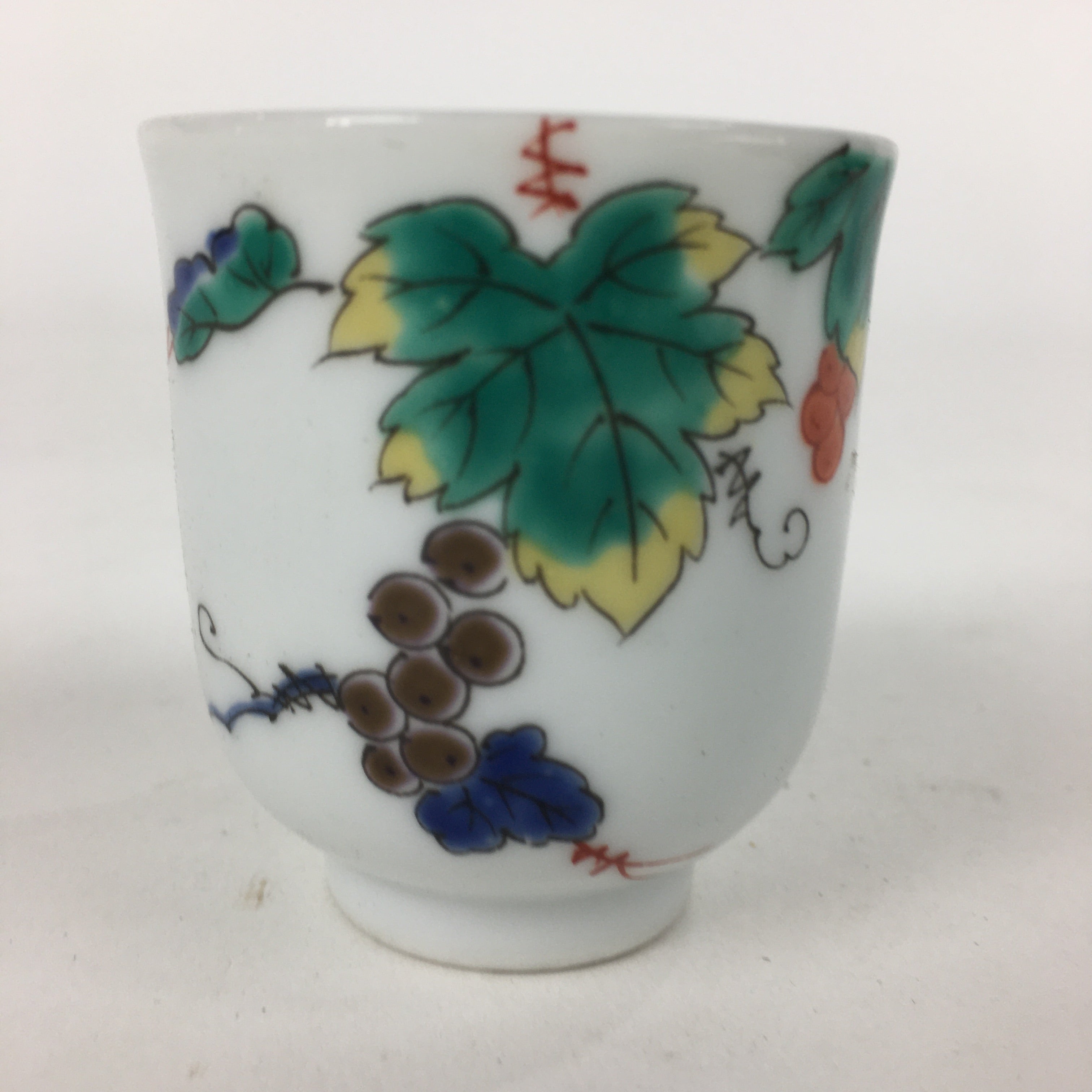 Japanese Porcelain Sake Cup Vtg Hand-painted Grapes White Guinomi Ochoko G33