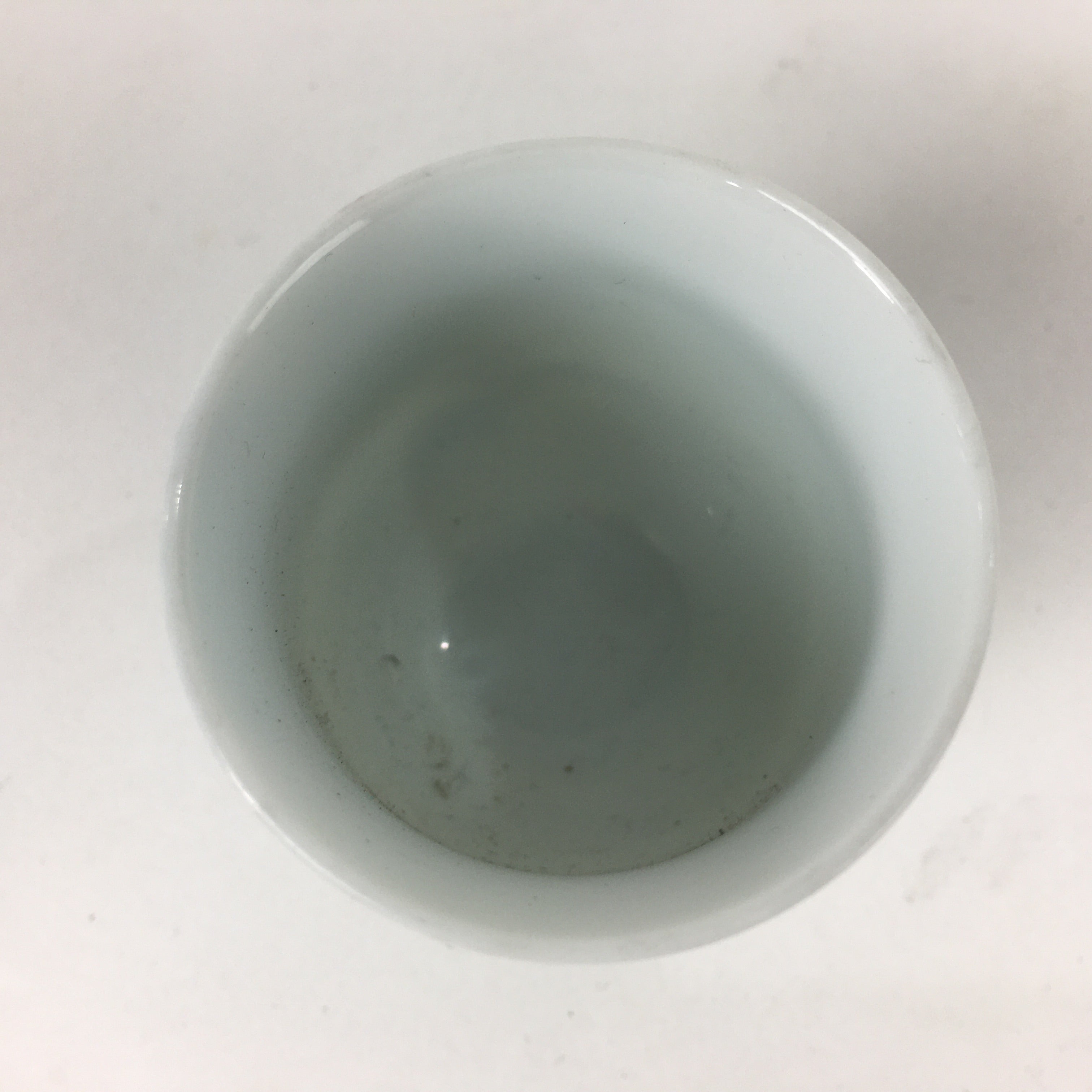 Japanese Porcelain Sake Cup Vtg Hand-painted Grapes White Guinomi Ochoko G33