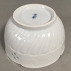 Japanese Porcelain Small Bowl Arita ware Vtg Kobachi White Floral Petal QT106
