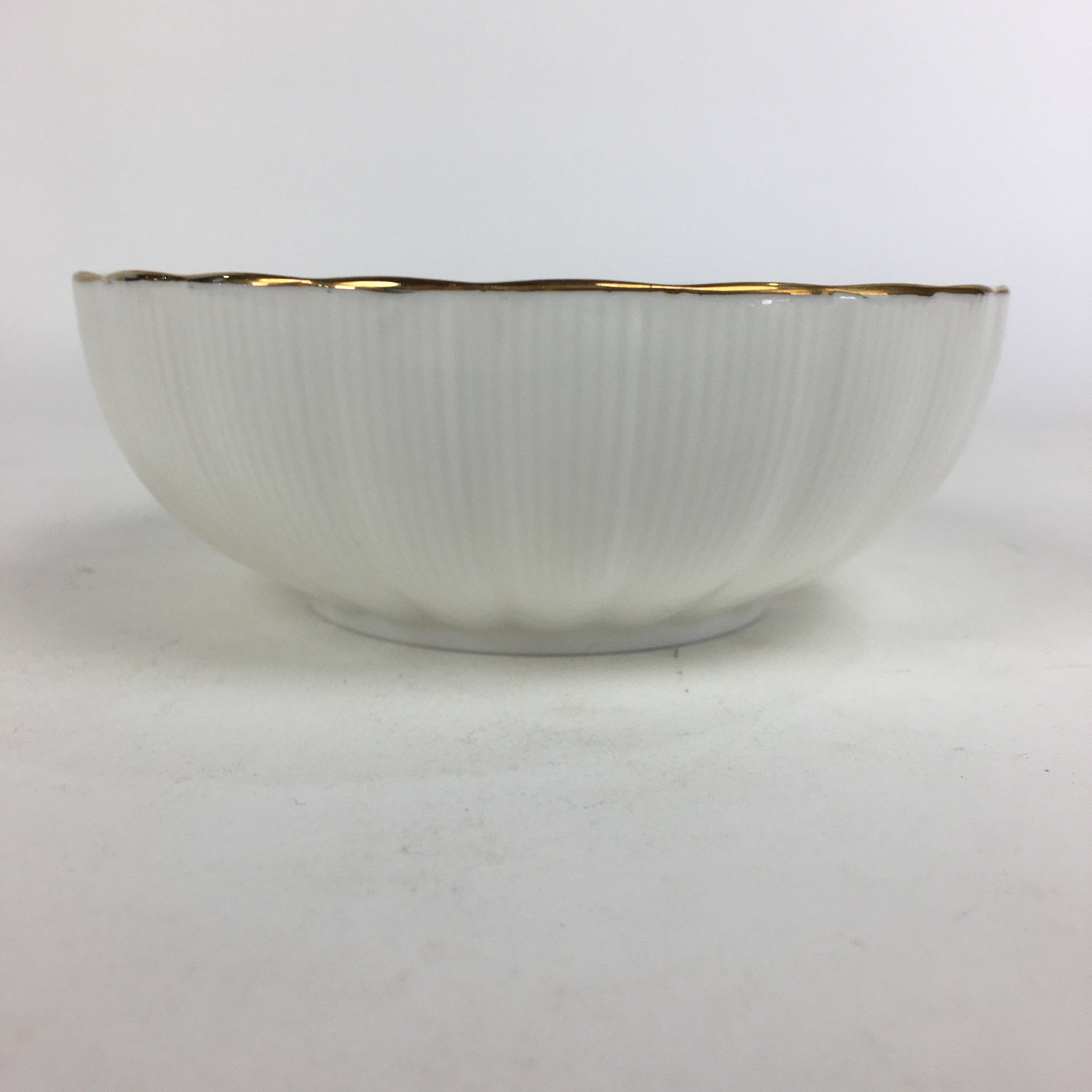 Japanese Porcelain Small Bowl Vtg Shozan White Bowl Wavy Shape Gold Line QT144