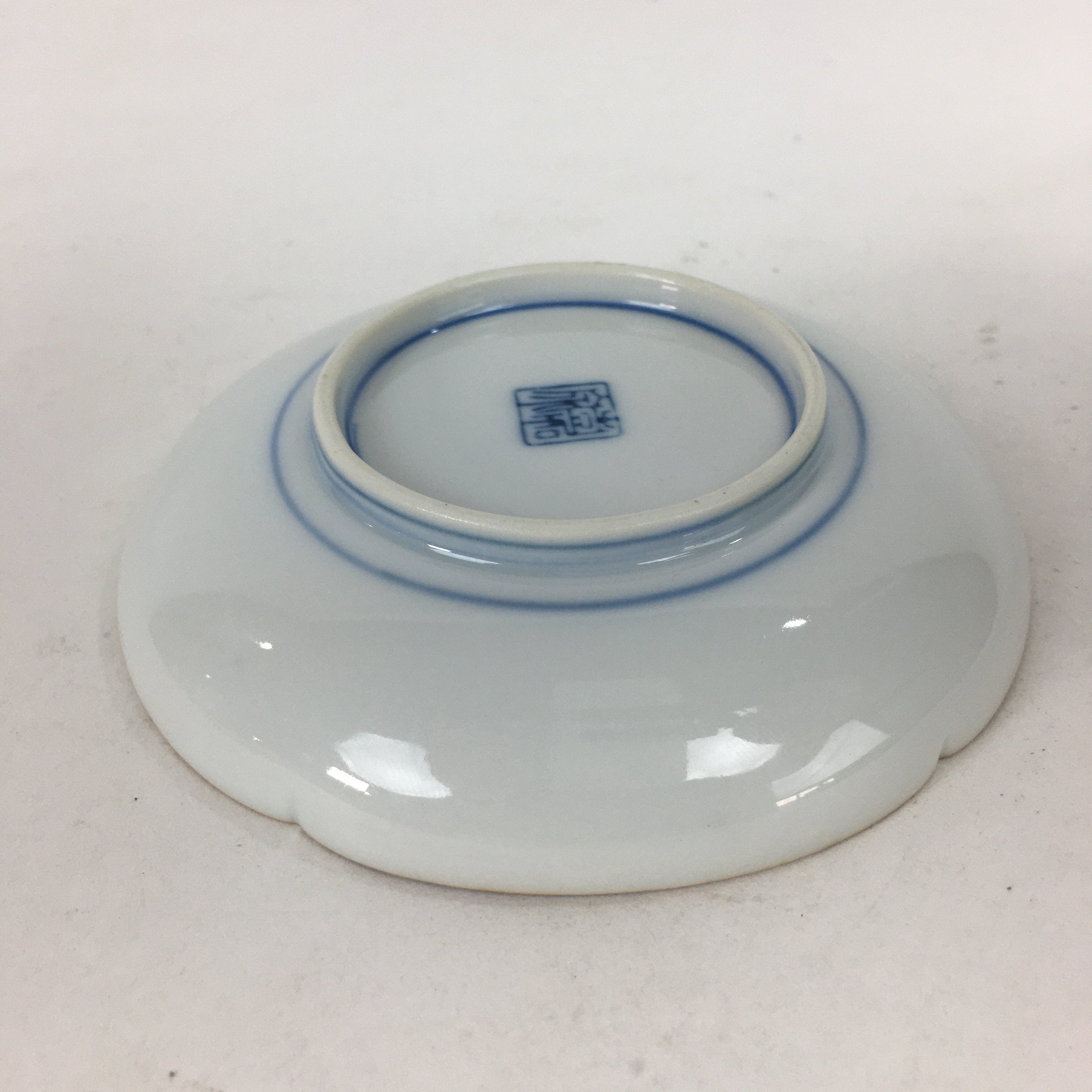 https://chidorivintage.com/cdn/shop/products/Japanese-Porcelain-Small-Plate-Kozara-Vtg-Round-Pottery-Blue-Cloud-Crane-PP634-5_ed3eb4a1-33d7-4f72-8160-23c9995c0cf7.jpg?v=1629544311