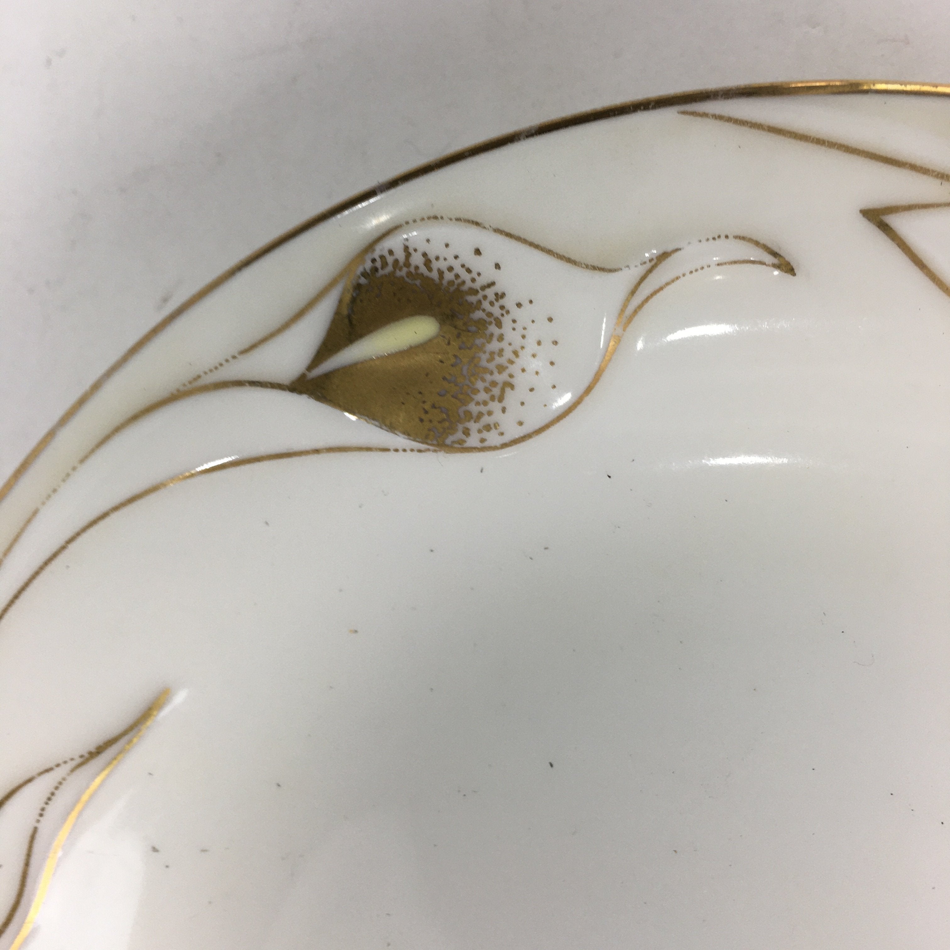 Japanese Porcelain Small Plate Kozara Vtg Utsuwakan White Peace Lily Round PP695