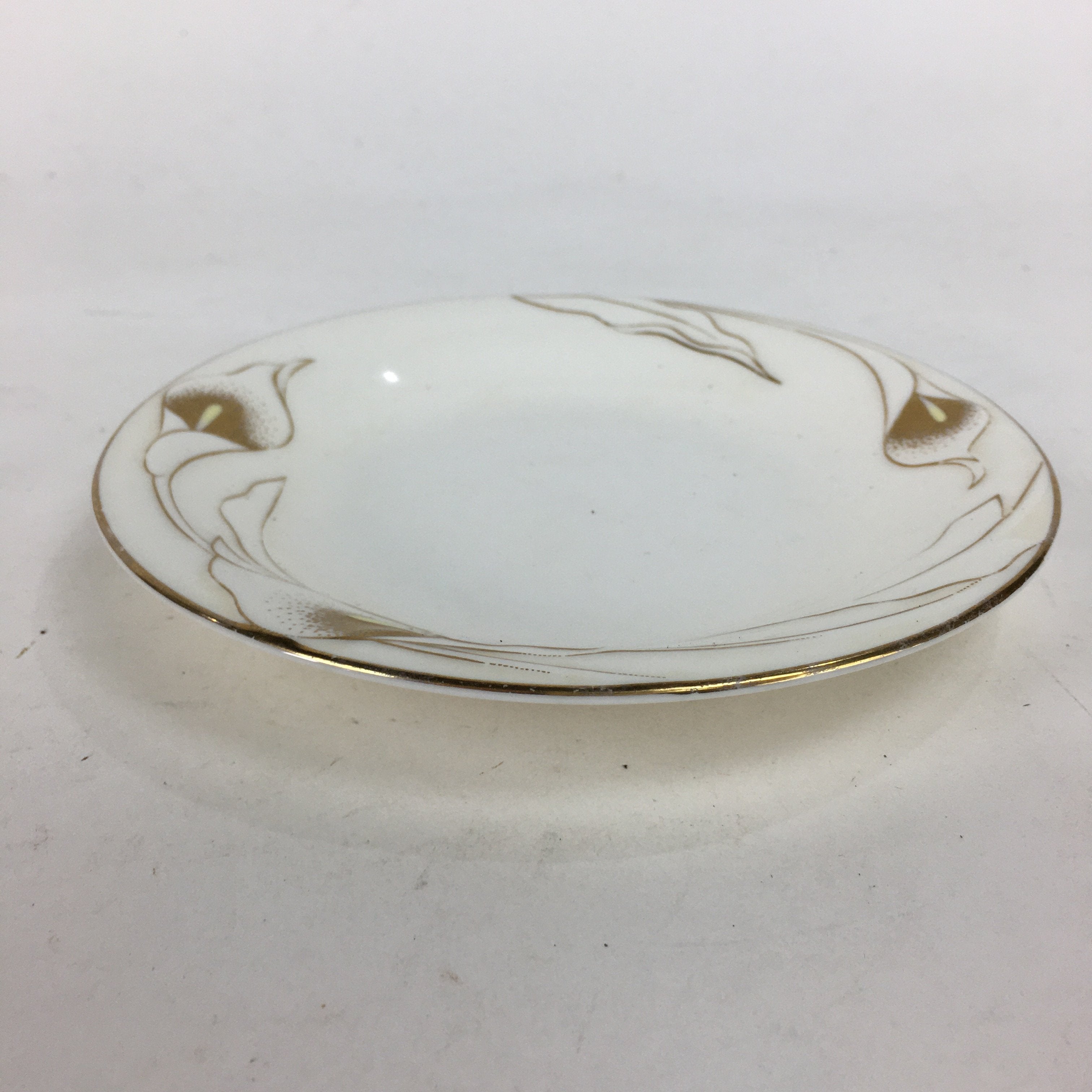 Japanese Porcelain Small Plate Kozara Vtg Utsuwakan White Peace Lily Round PP695