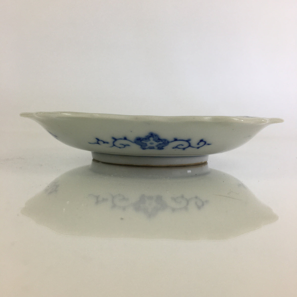 Japanese Porcelain Small Plate Vtg Landscape Of Mountain Village White Blue PY64