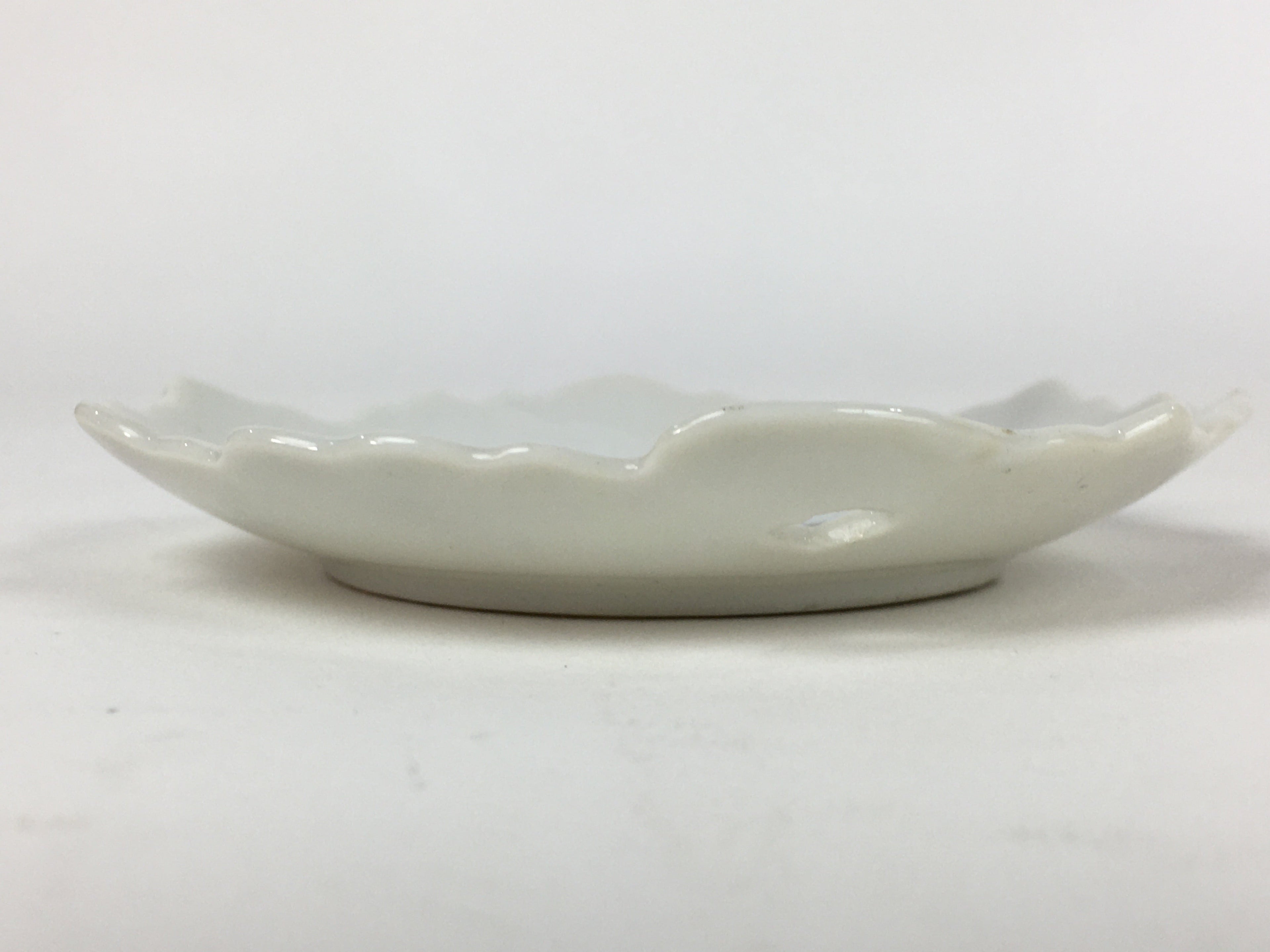 Japanese Porcelain Small Plate Vtg Pottery Pinecone White Kozara PY4