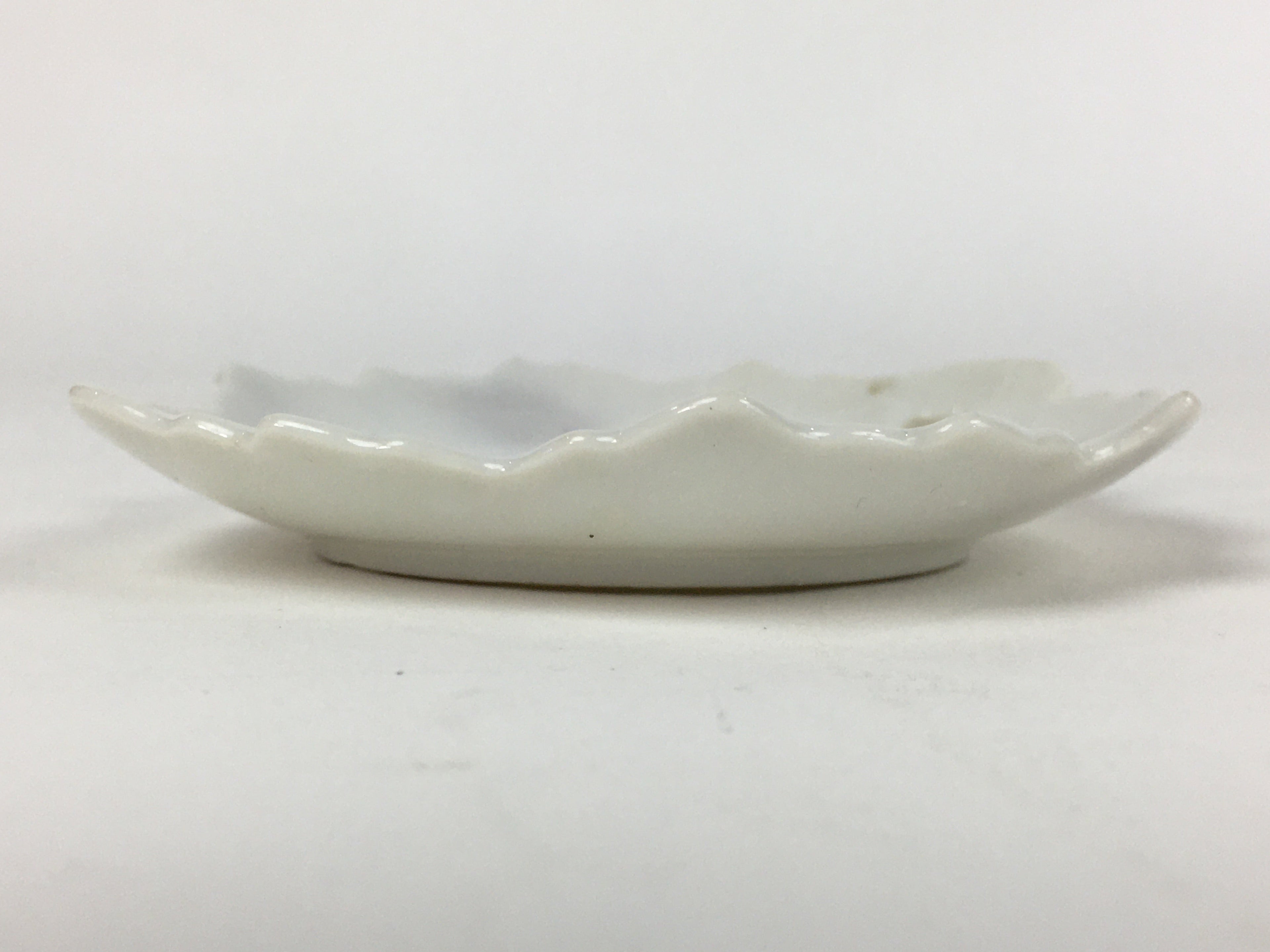 Japanese Porcelain Small Plate Vtg Pottery Pinecone White Kozara PY4