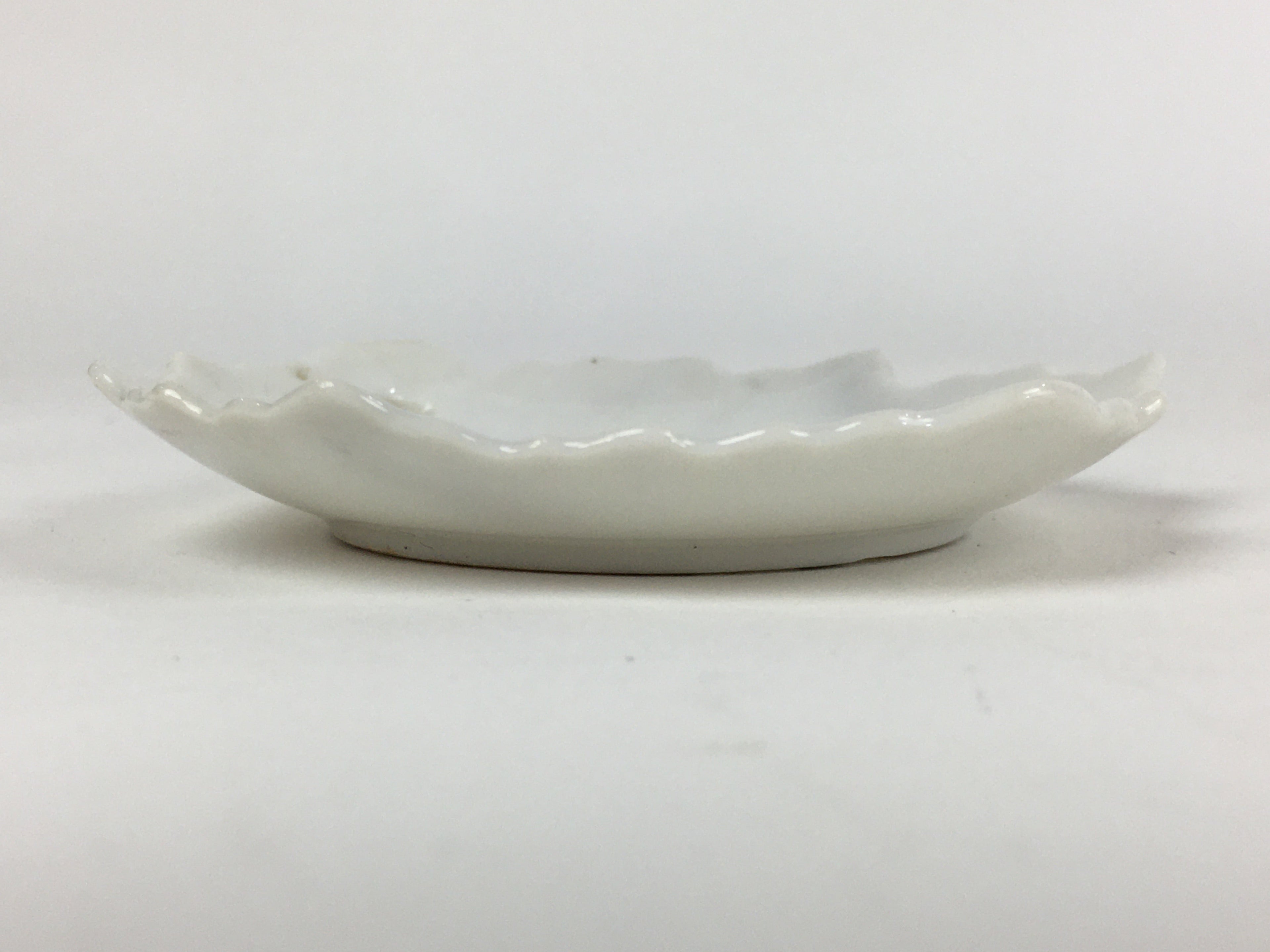 Japanese Porcelain Small Plate Vtg Pottery Pinecone White Kozara PY4