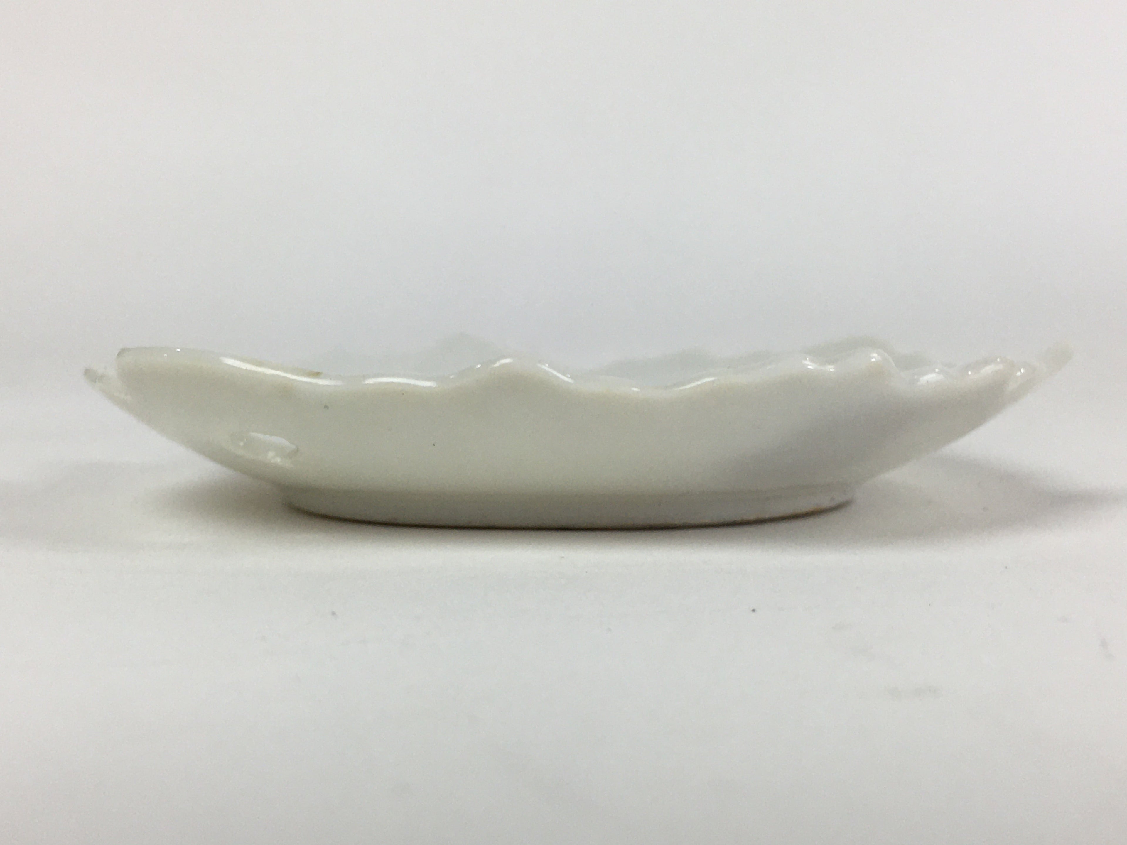 Japanese Porcelain Small Plate Vtg Pottery Pinecone White Kozara PY4