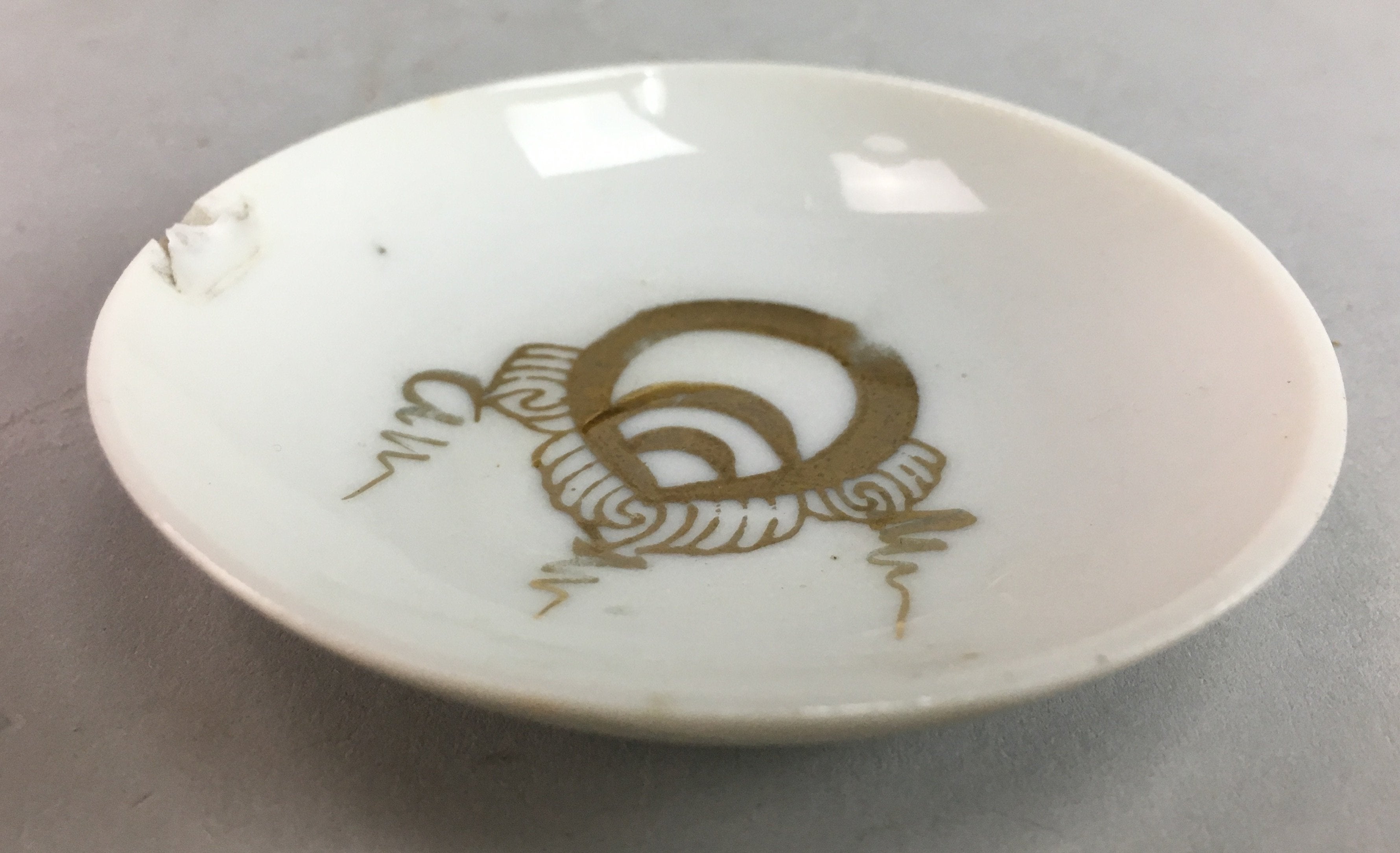 Japanese Porcelain Soy Sauce Dipping Dish Plate Vtg Kozara Gold Crest Chip PT210