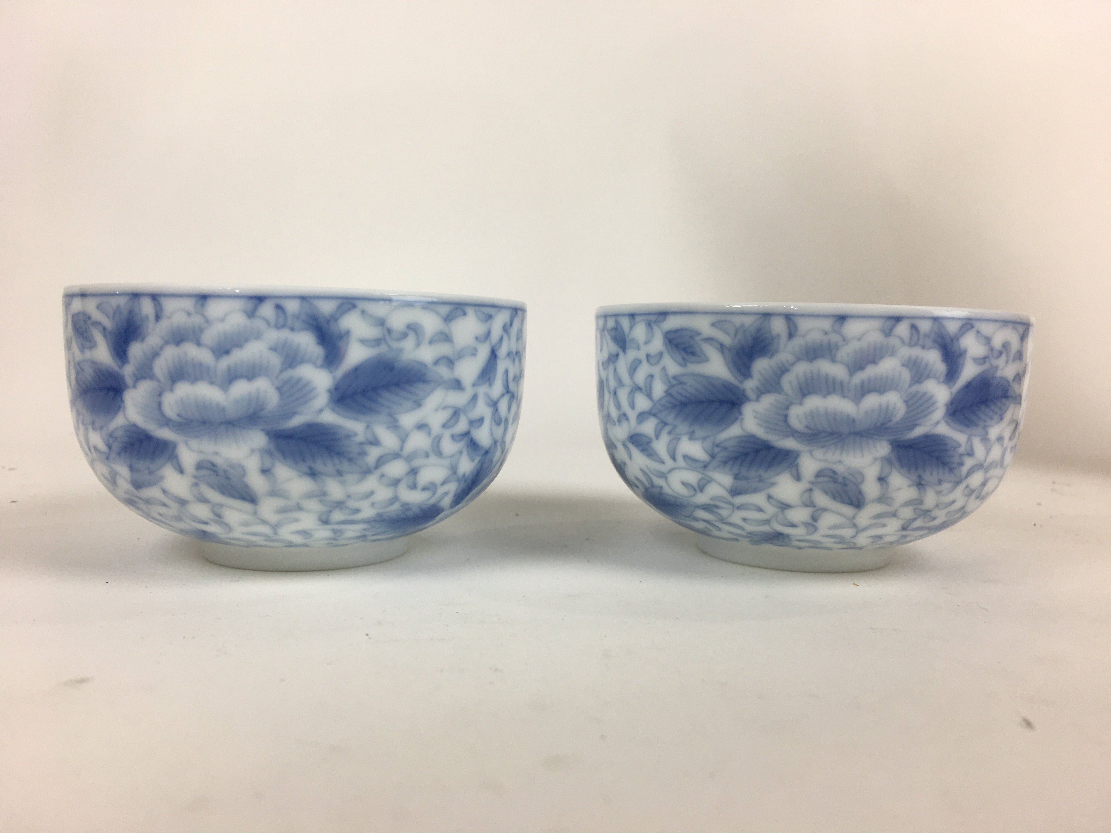 Japanese Porcelain Teacup 5pc Set Vtg Chawan Yunomi White Flower Box PX566