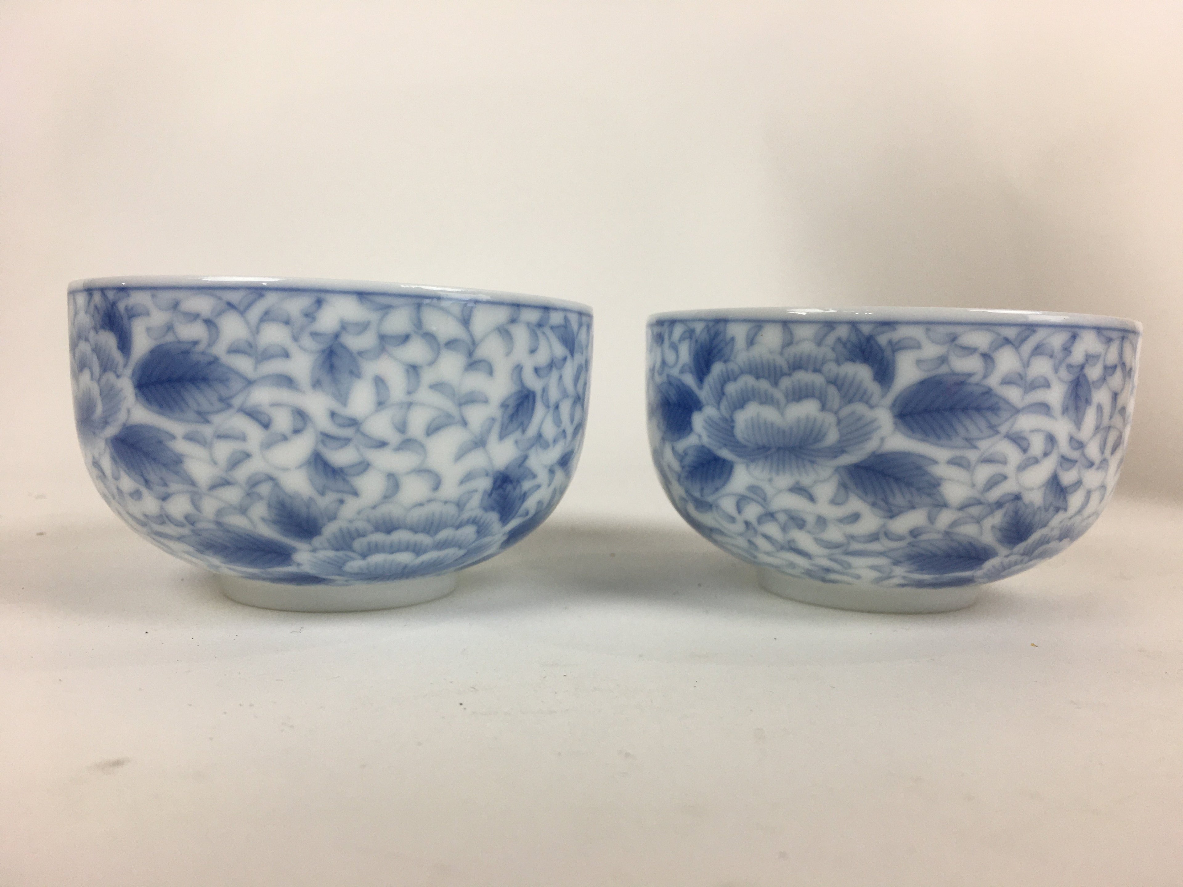 Japanese Porcelain Teacup 5pc Set Vtg Chawan Yunomi White Flower Box PX566