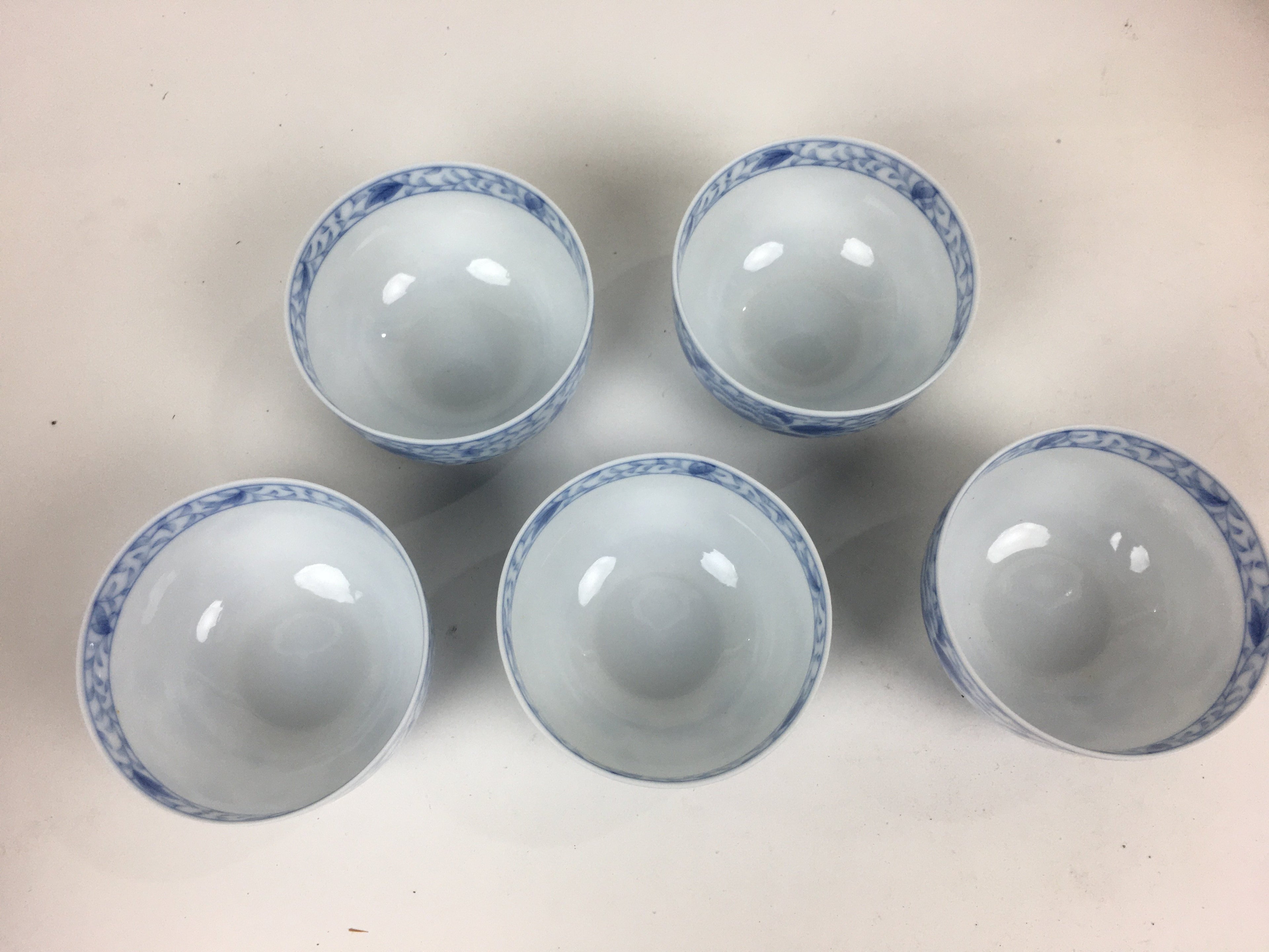 Japanese Porcelain Teacup 5pc Set Vtg Chawan Yunomi White Flower Box PX566
