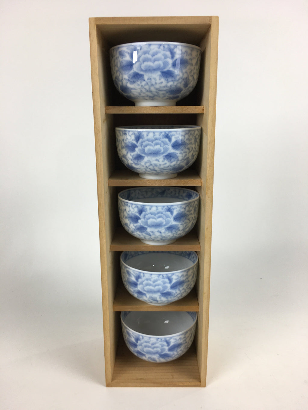 Japanese Porcelain Teacup 5pc Set Vtg Chawan Yunomi White Flower Box PX566