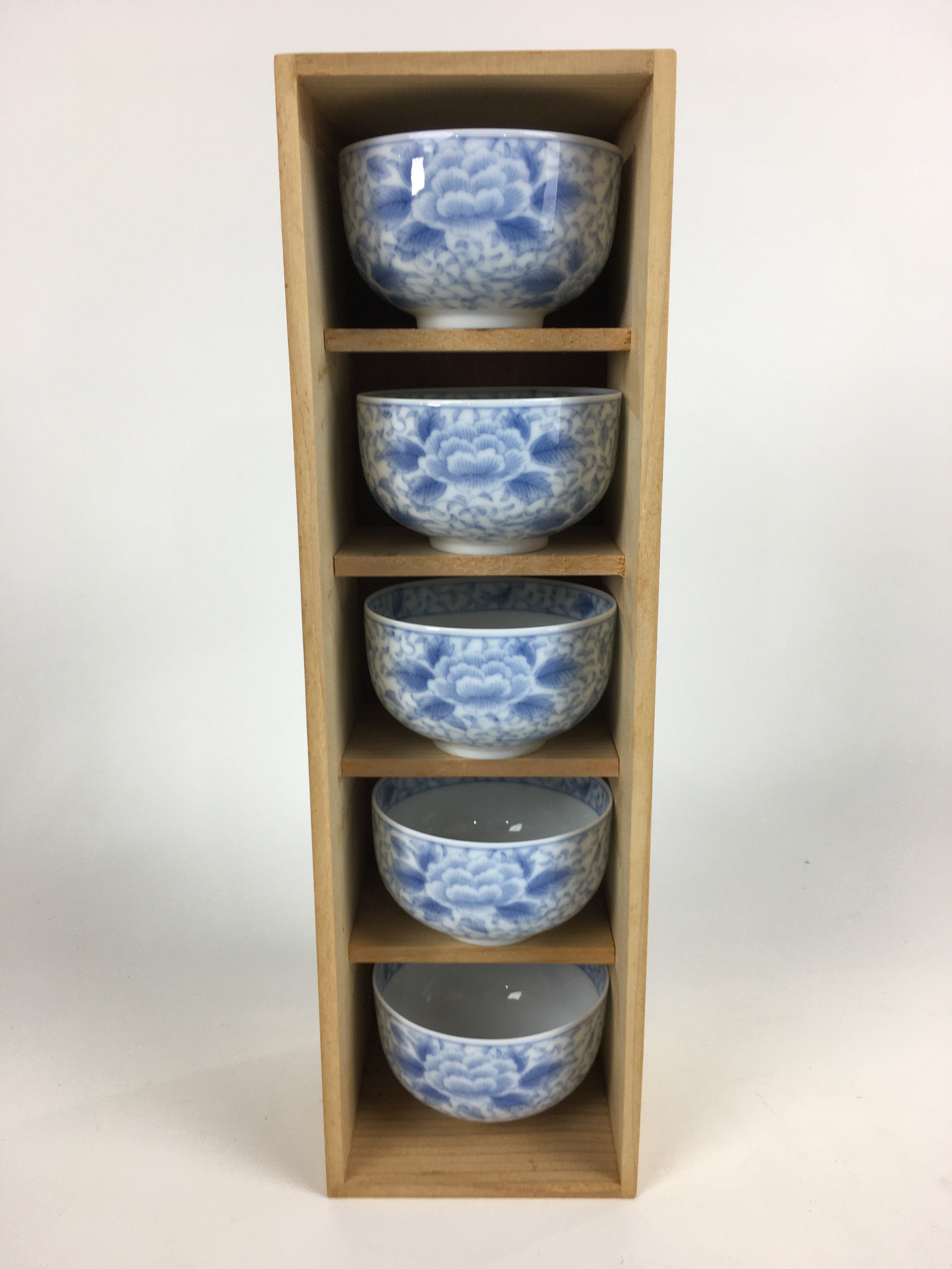 Japanese Porcelain Teacup 5pc Set Vtg Chawan Yunomi White Flower Box PX566