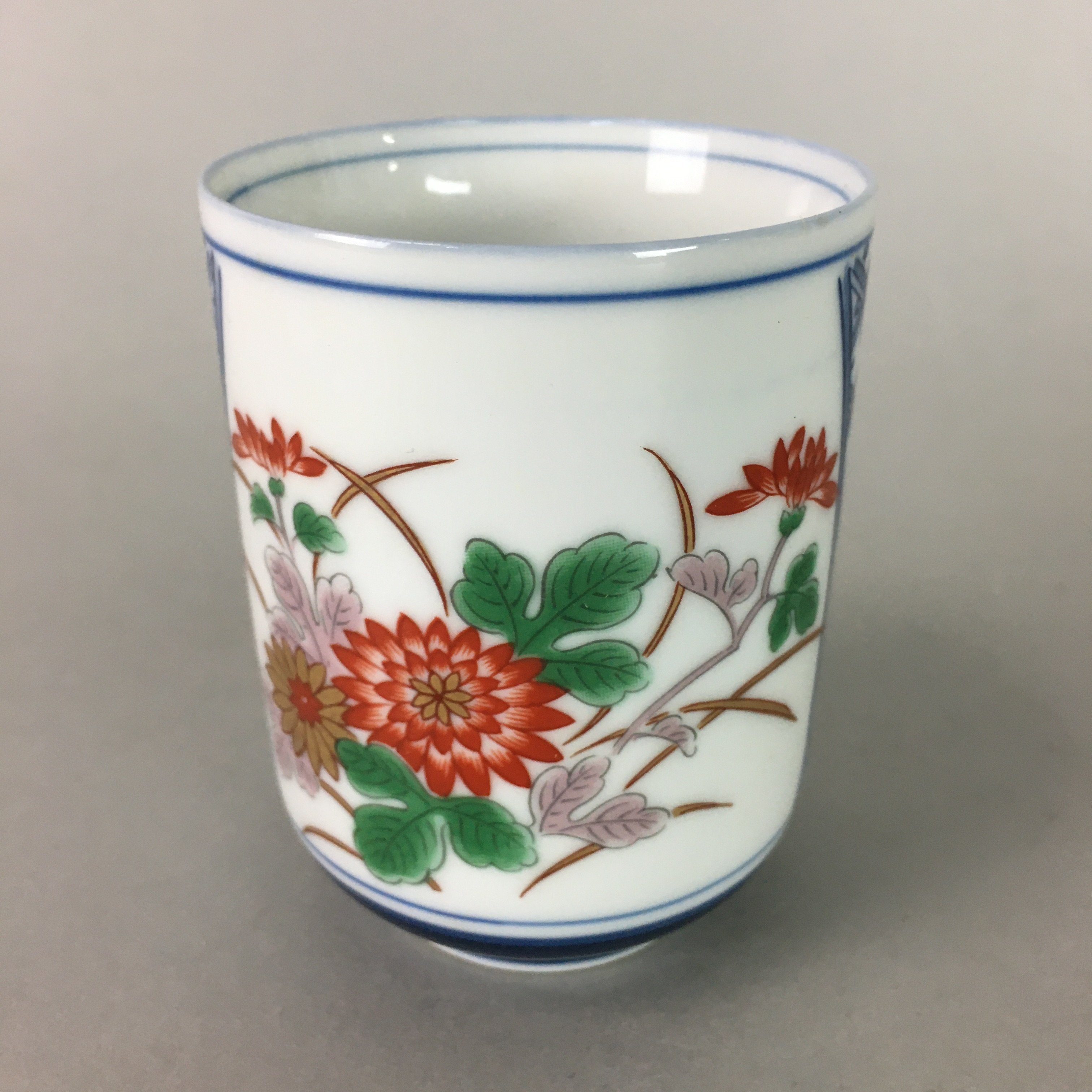 Japanese Porcelain Teacup Arita ware Vtg Floral Yunomi Somenishiki QT68