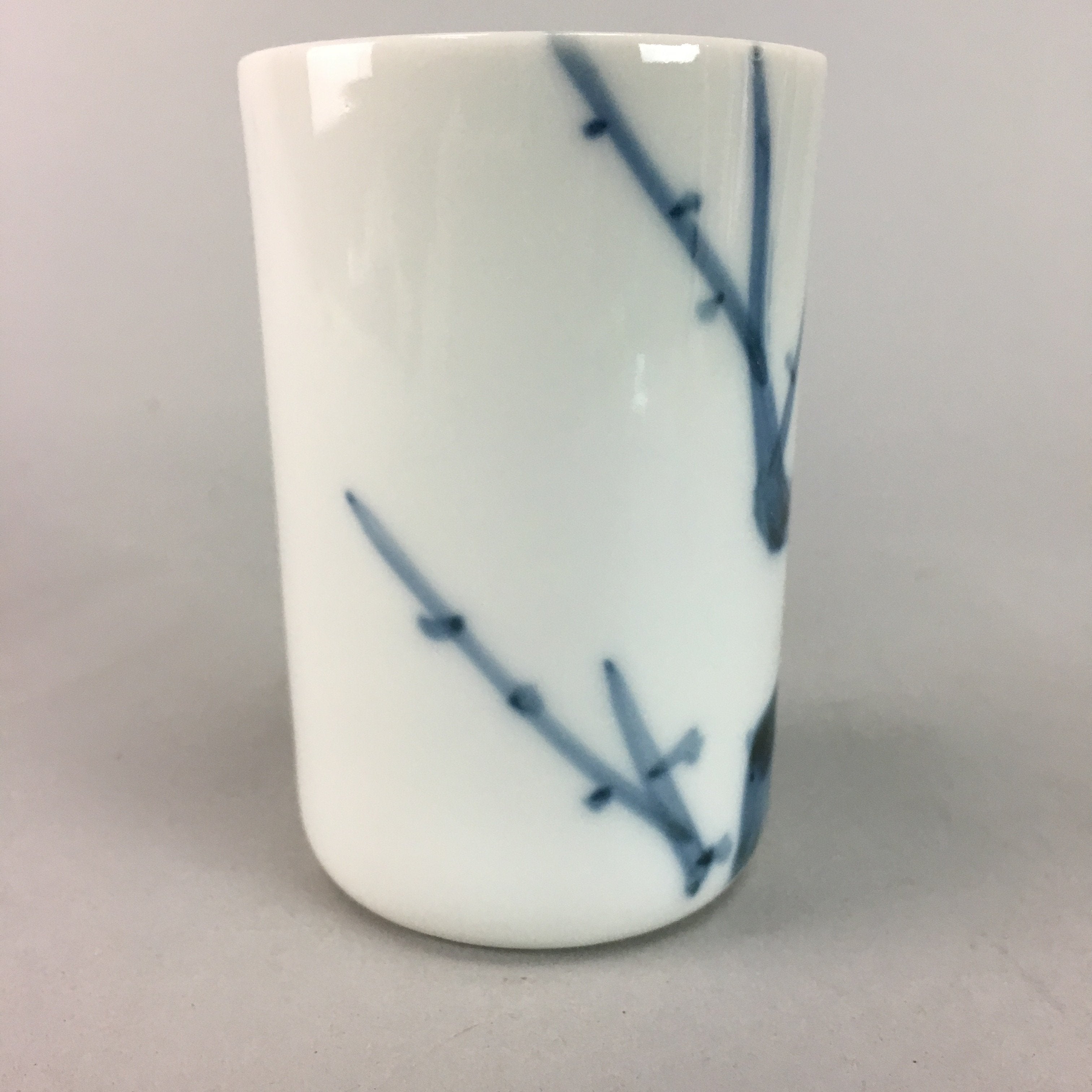 Japanese Porcelain Teacup Vtg Yunomi Hand painted Blue White QT40